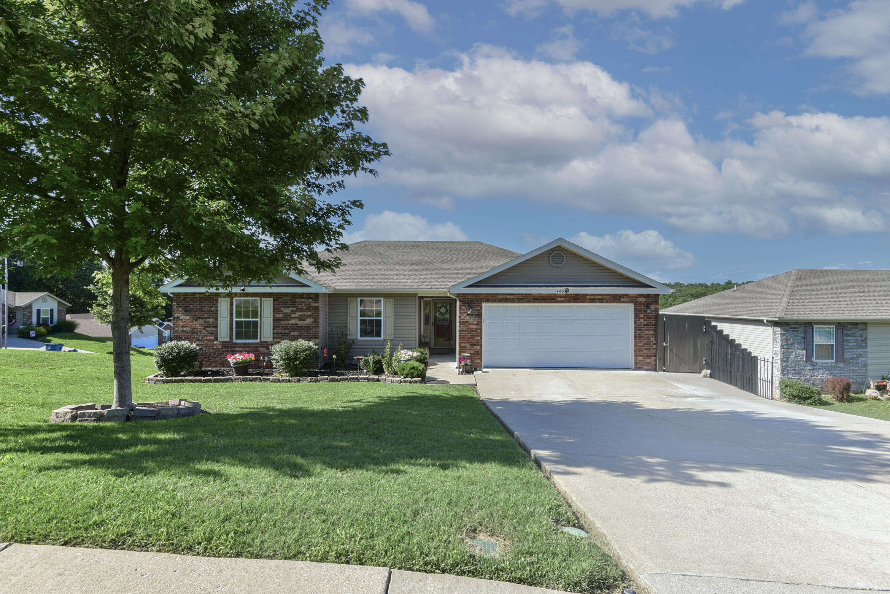 440 Spring Meadow Parkway Property Photo 3