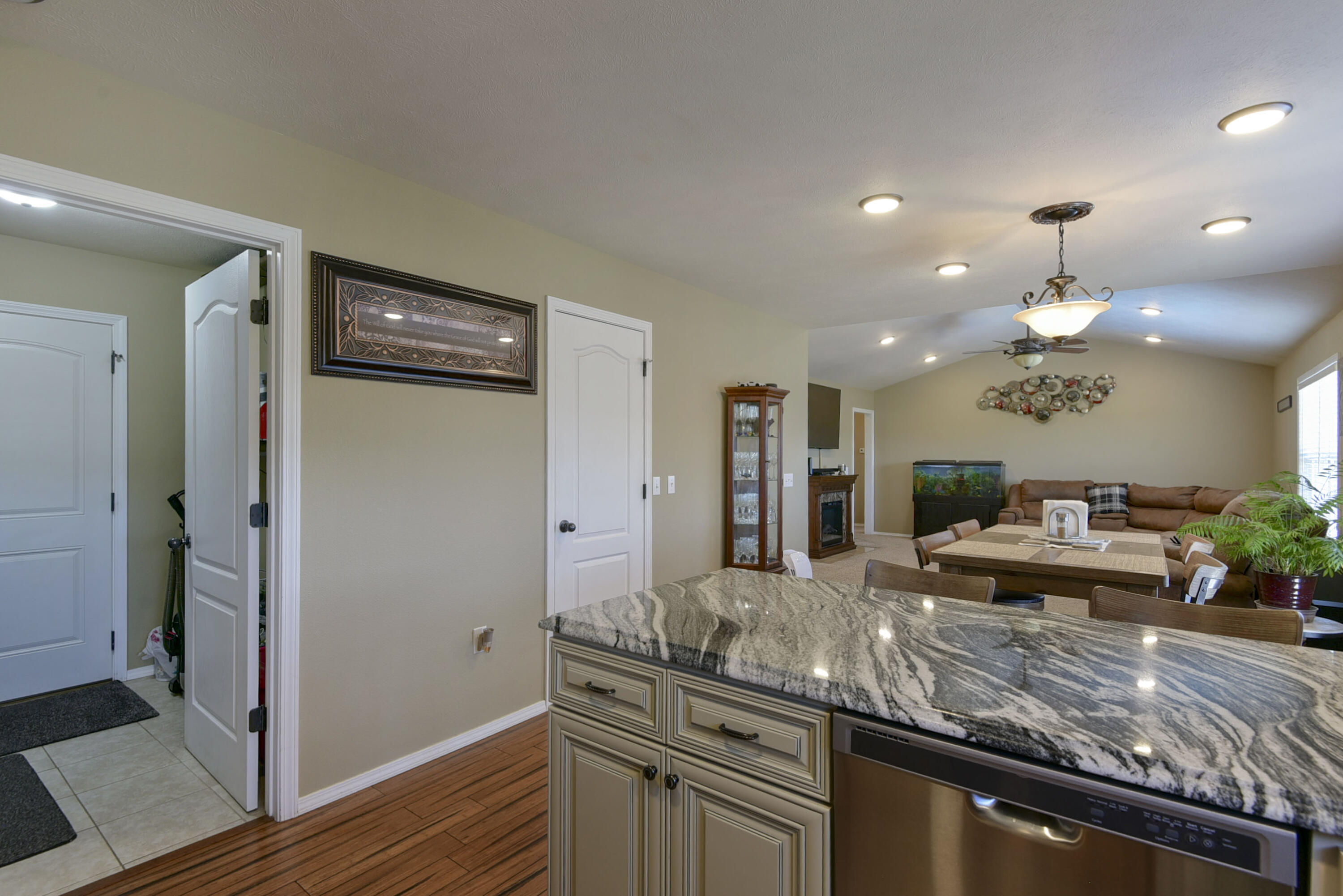 440 Spring Meadow Parkway Property Photo 8