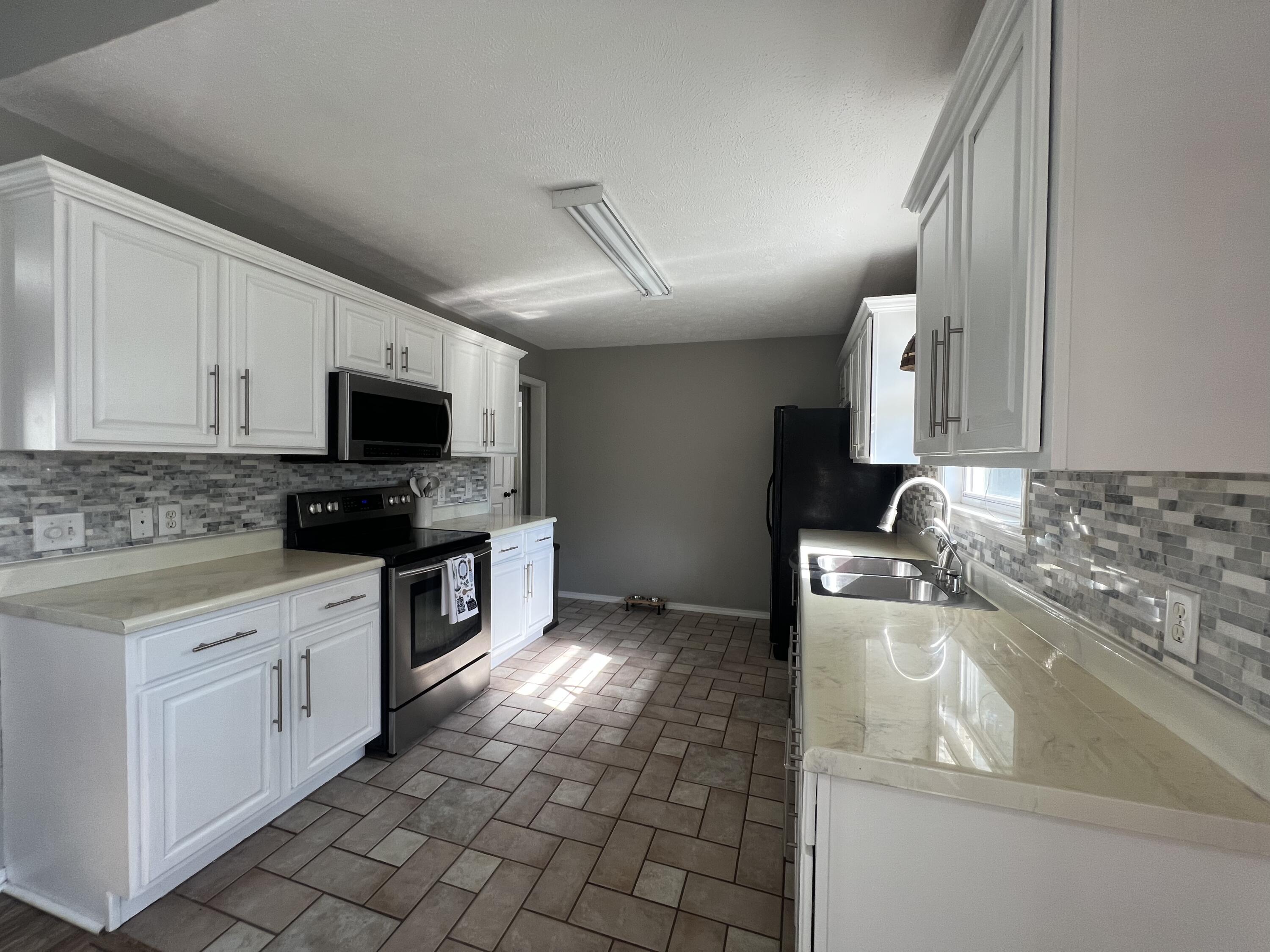 456 East Woodland Drive East Drive Property Photo 10