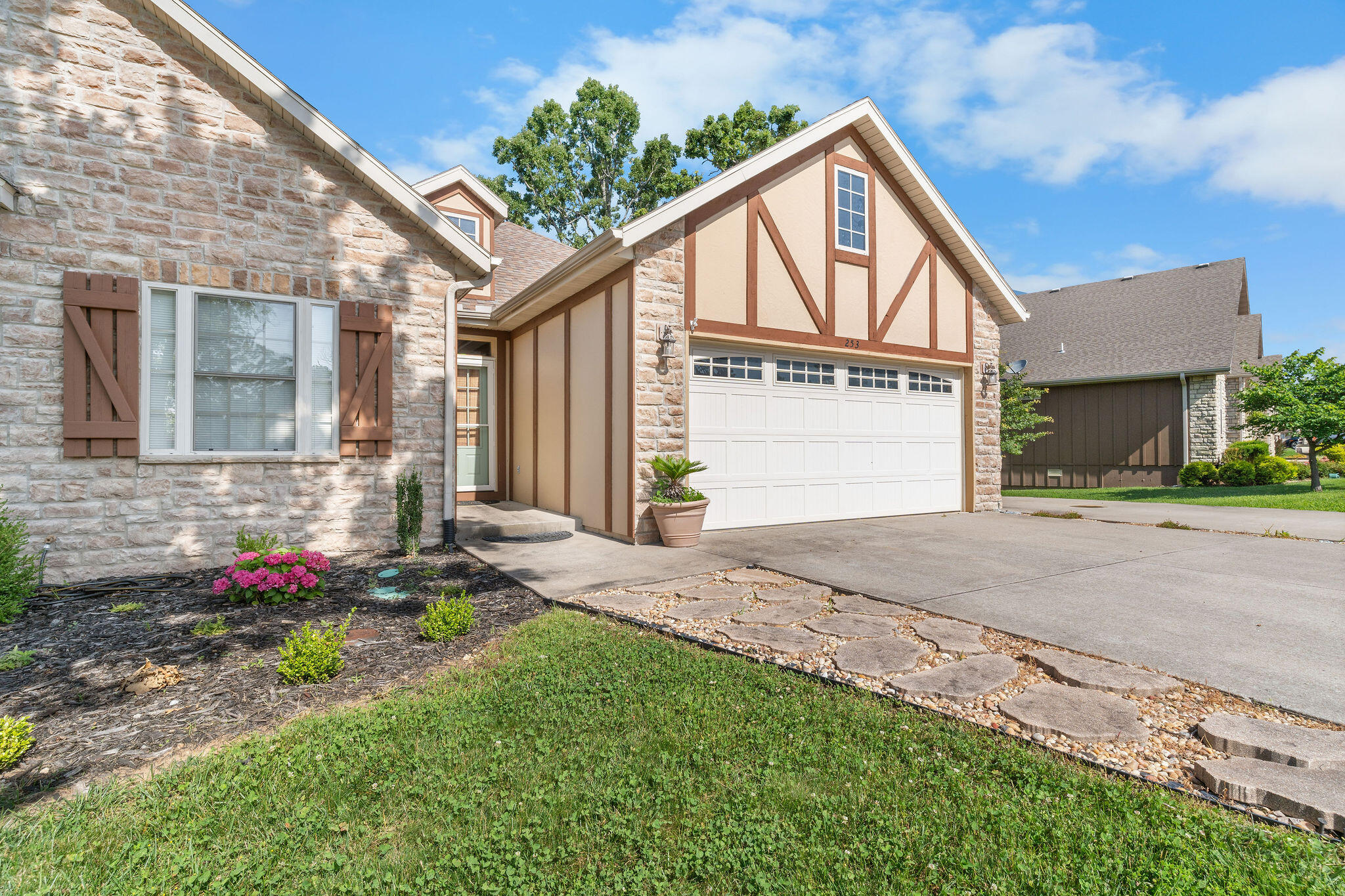 253 Cedar Glade Drive Property Photo 1