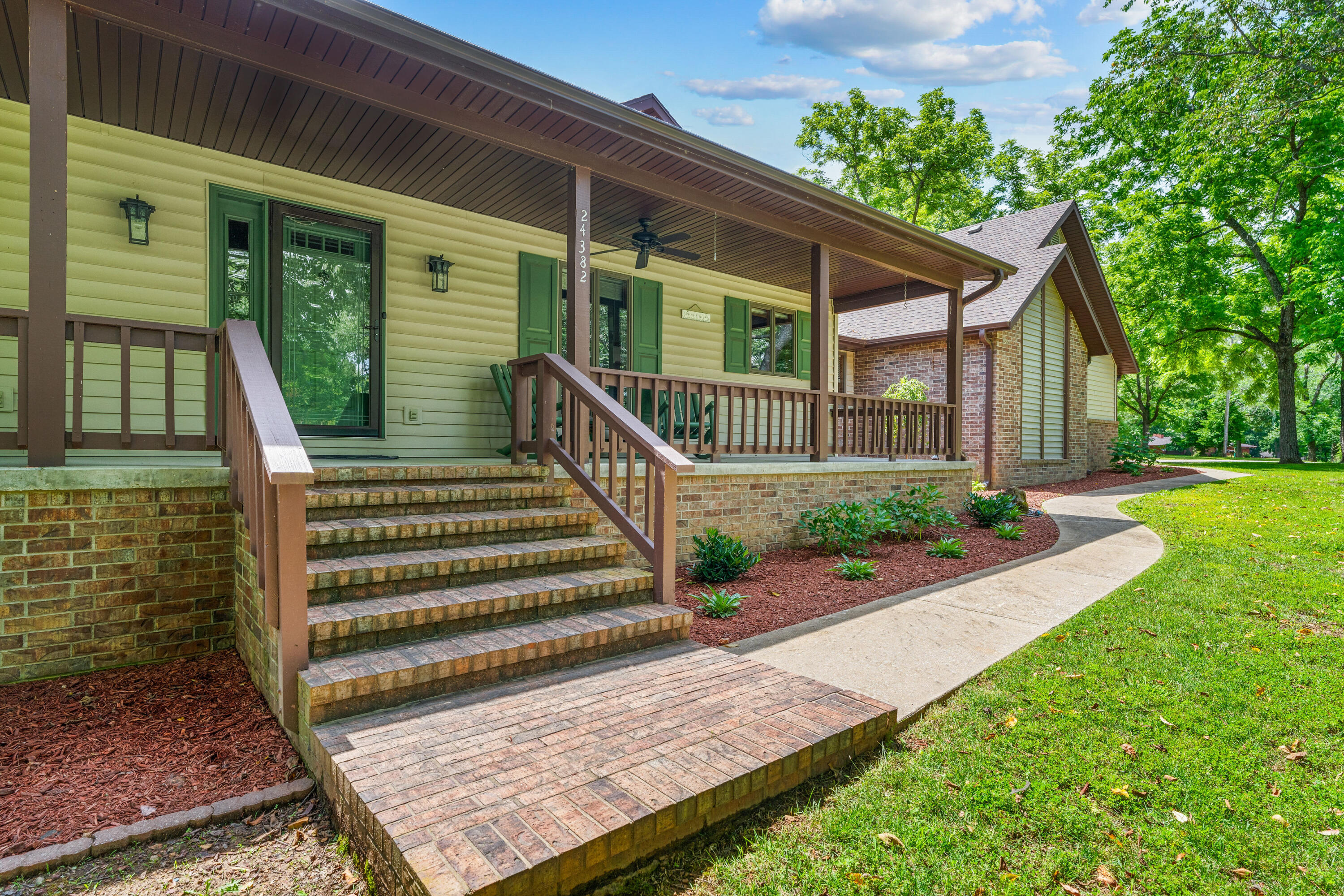 24382 Green Shores Drive Property Photo 6