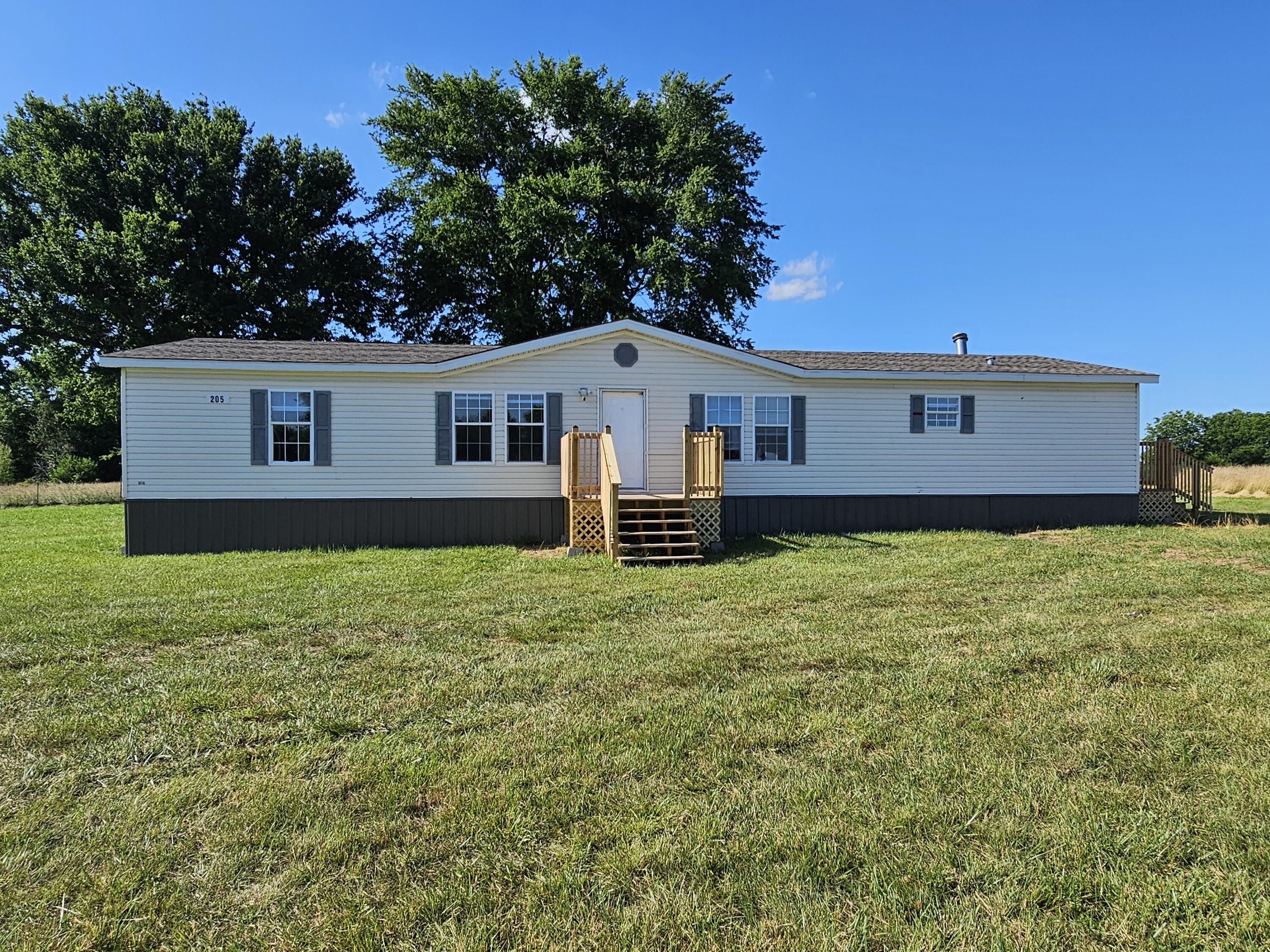 205 College Street Property Photo 2