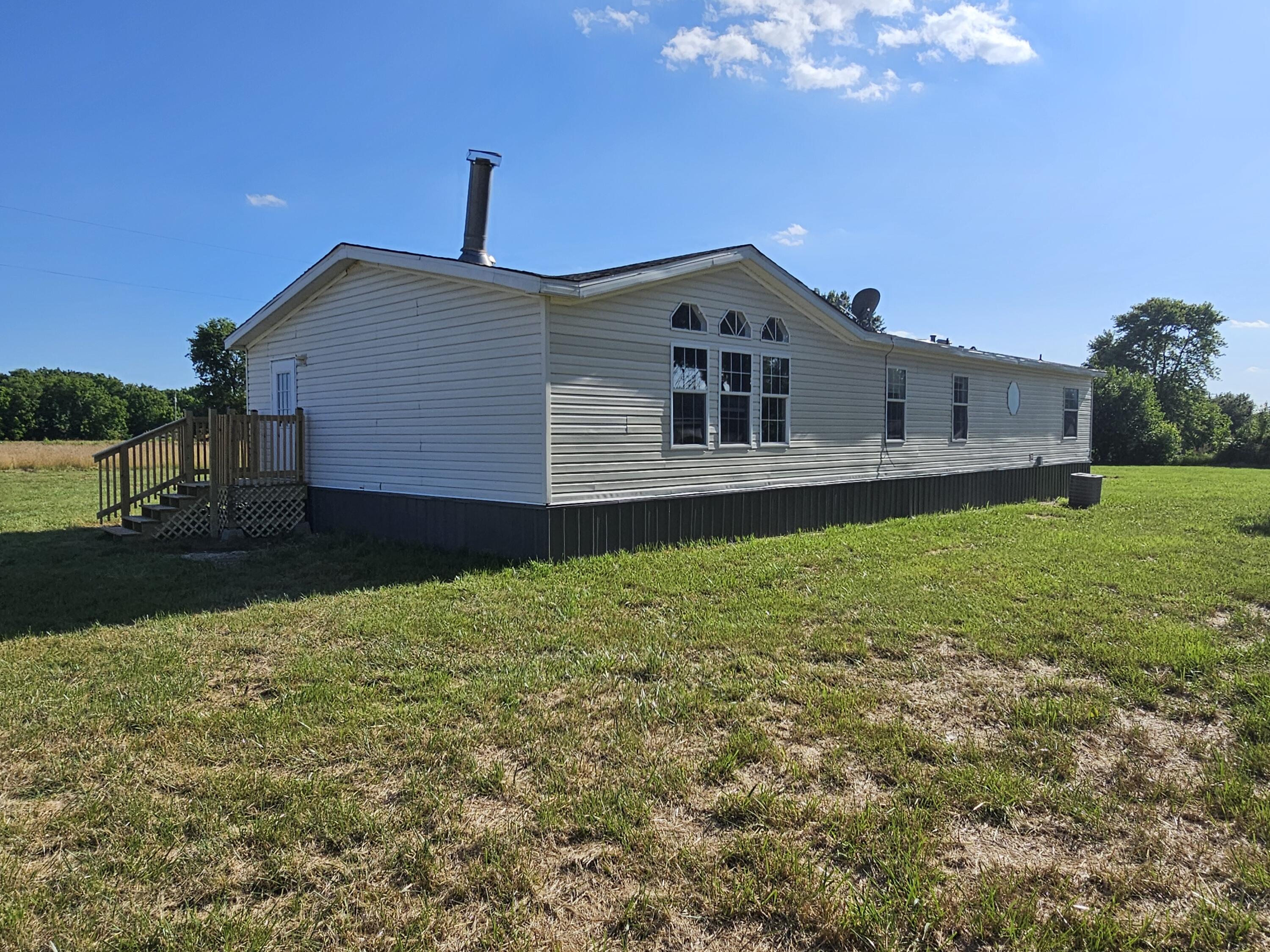 205 College Street Property Photo 6