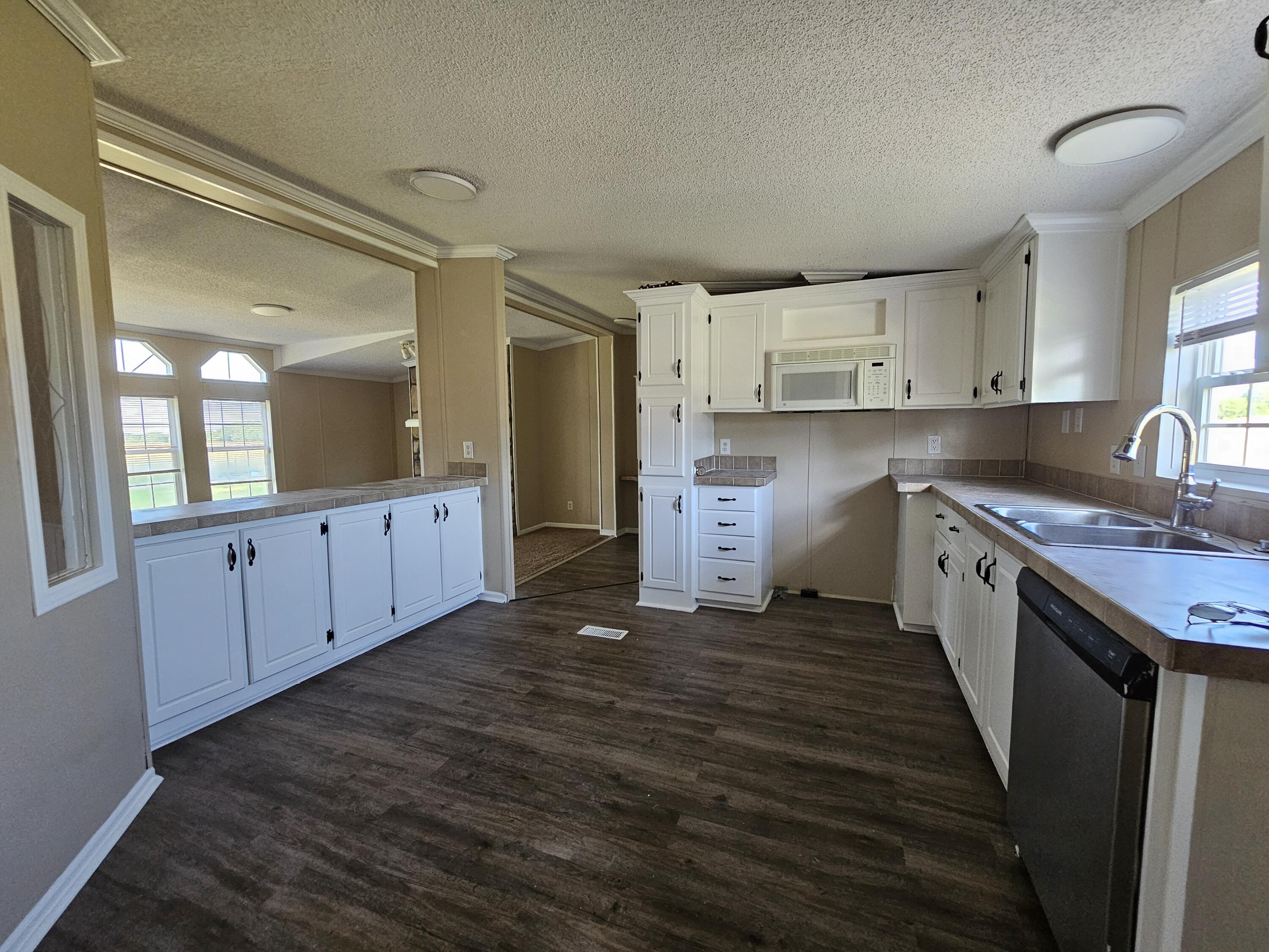 205 College Street Property Photo 8