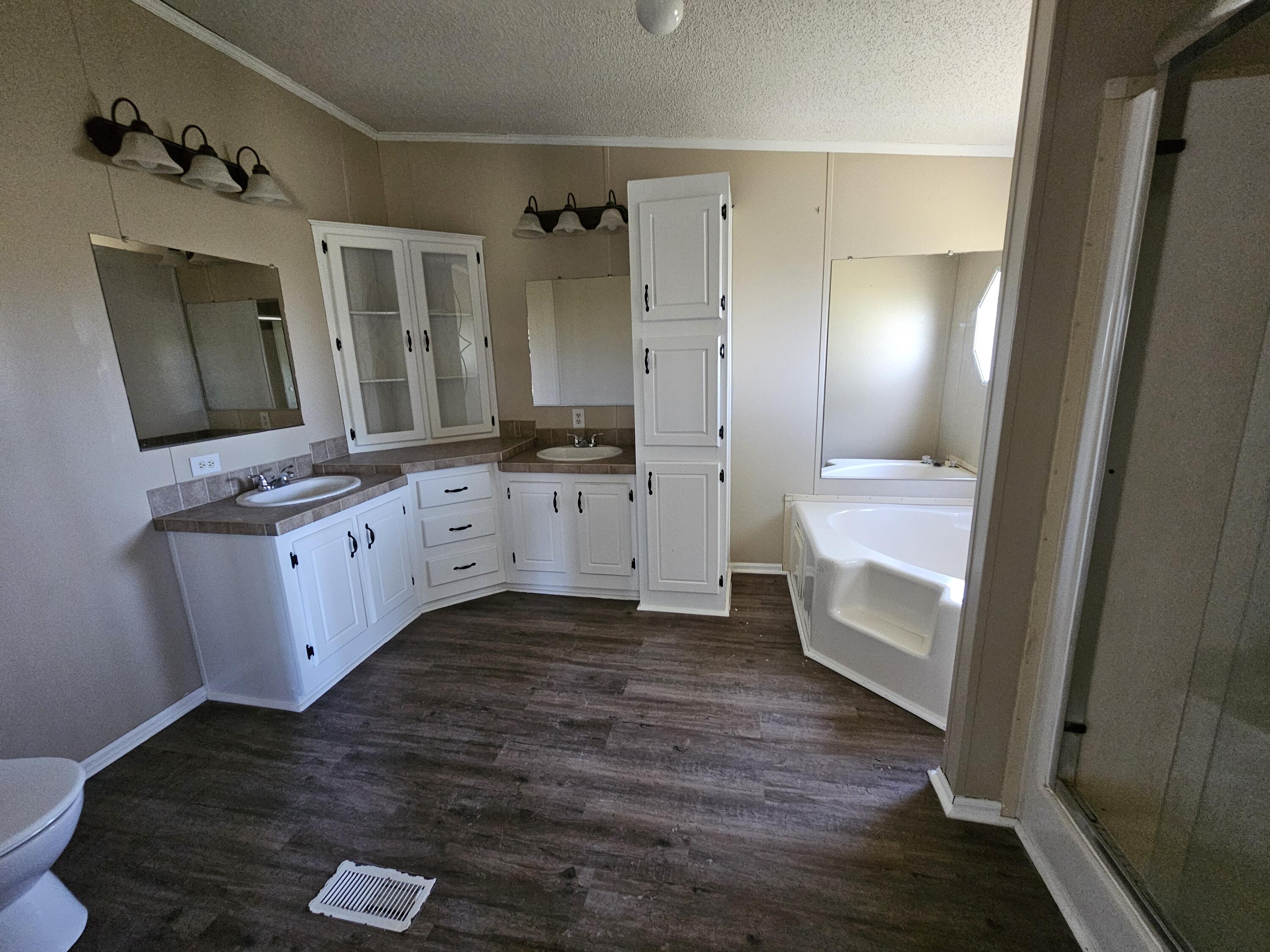 205 College Street Property Photo 17