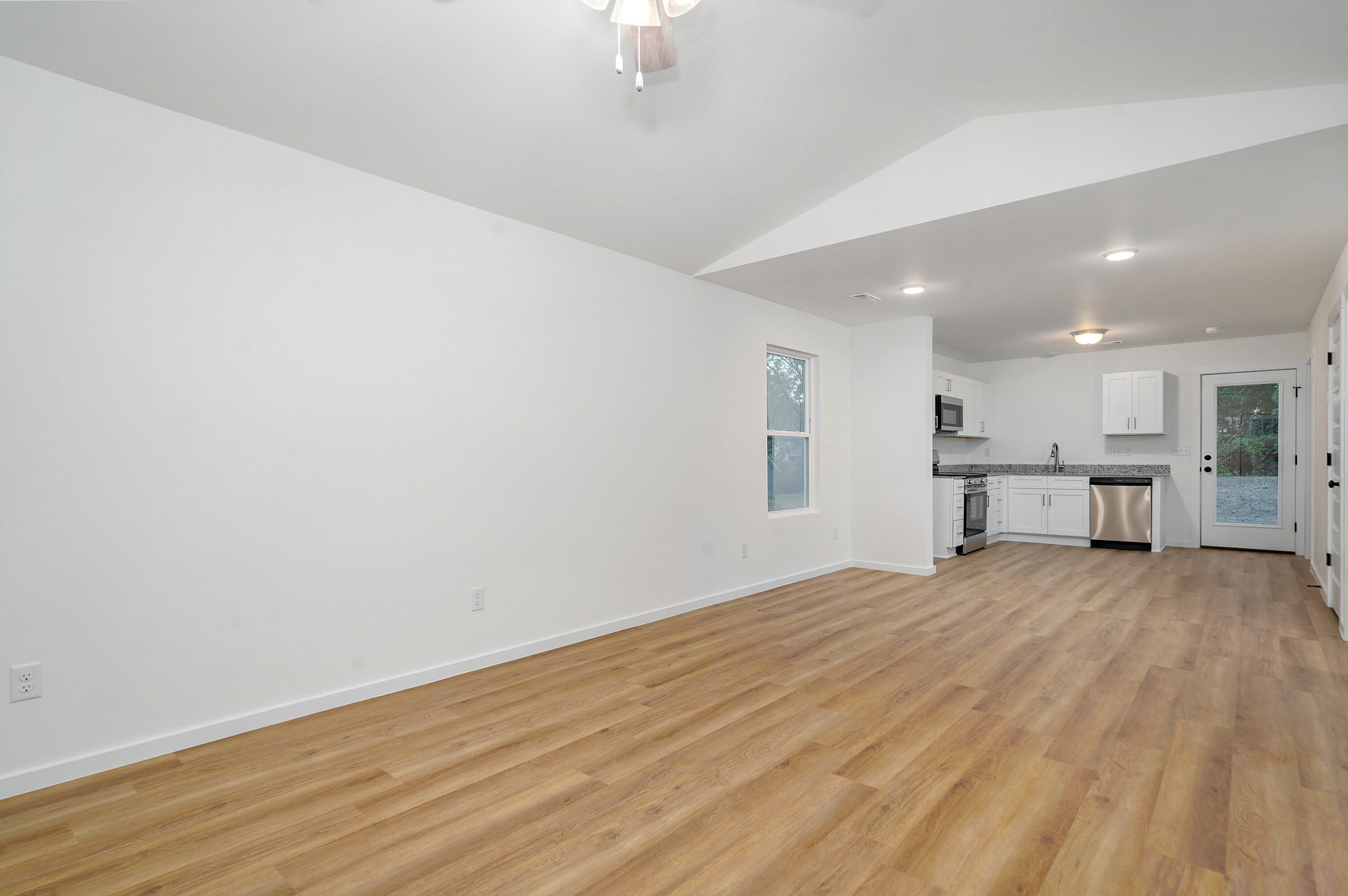2638 East 4th Street Property Photo 3
