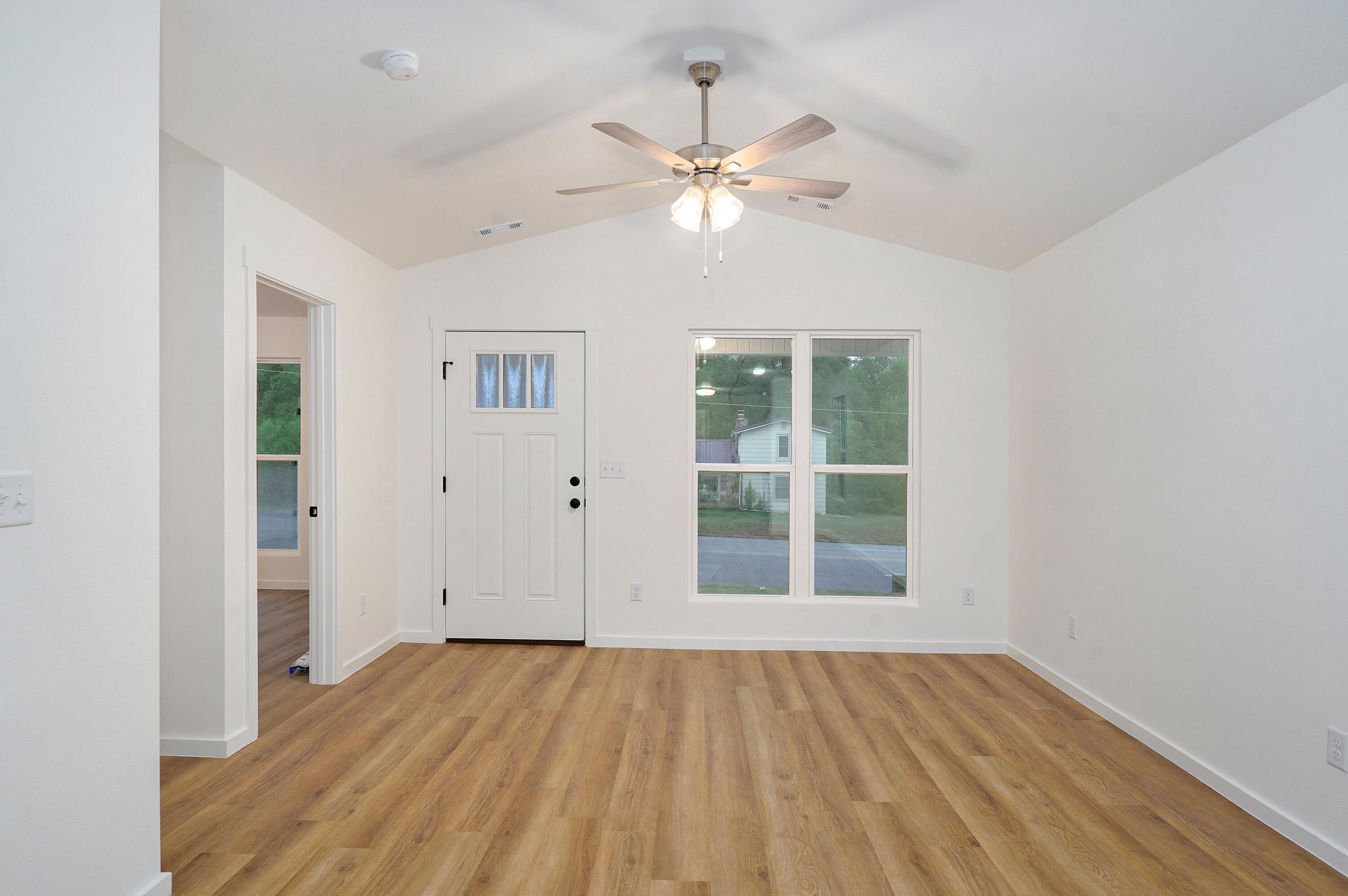 2638 East 4th Street Property Photo 4