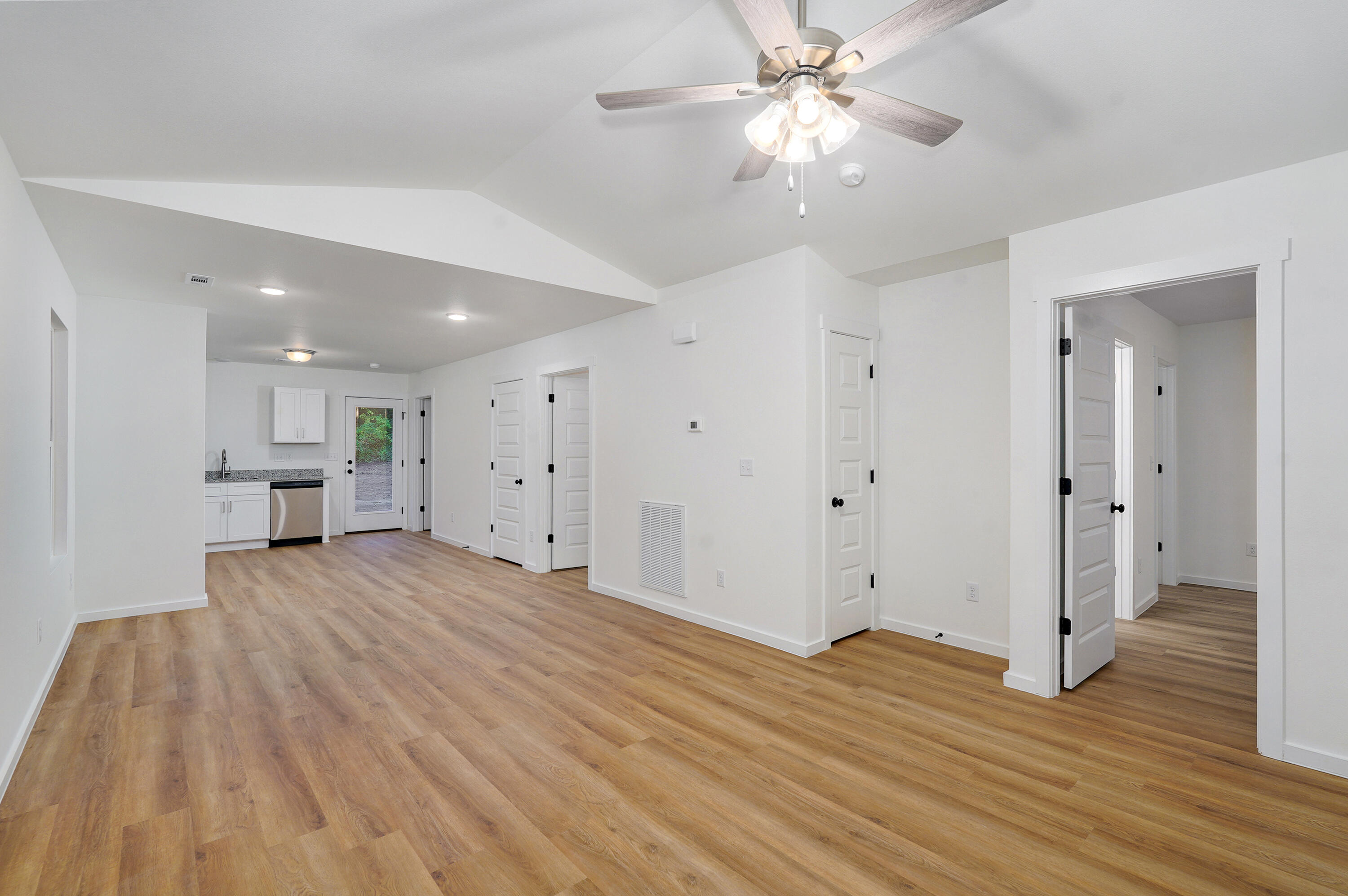 2638 East 4th Street Property Photo 5