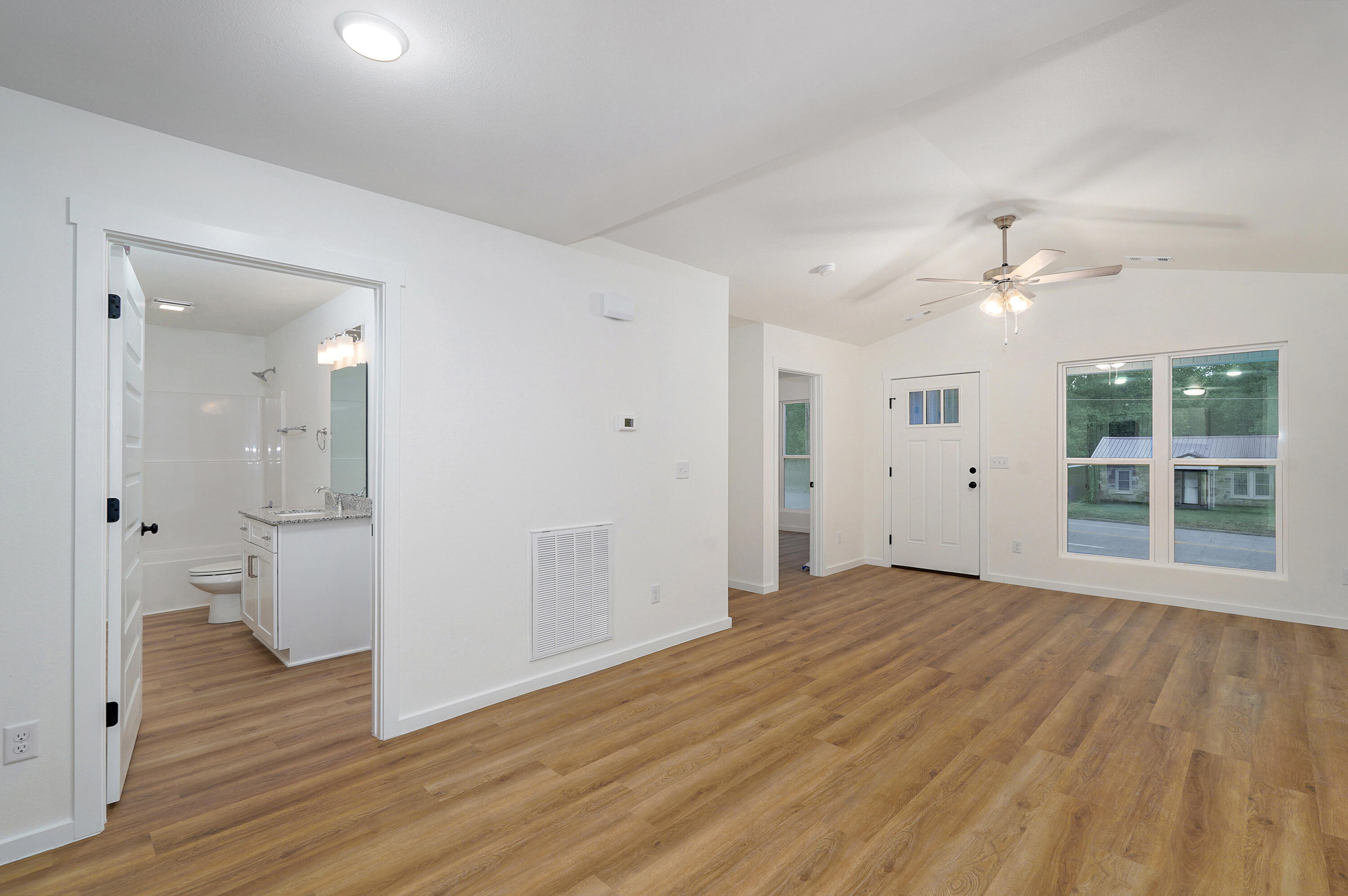 2638 East 4th Street Property Photo 6