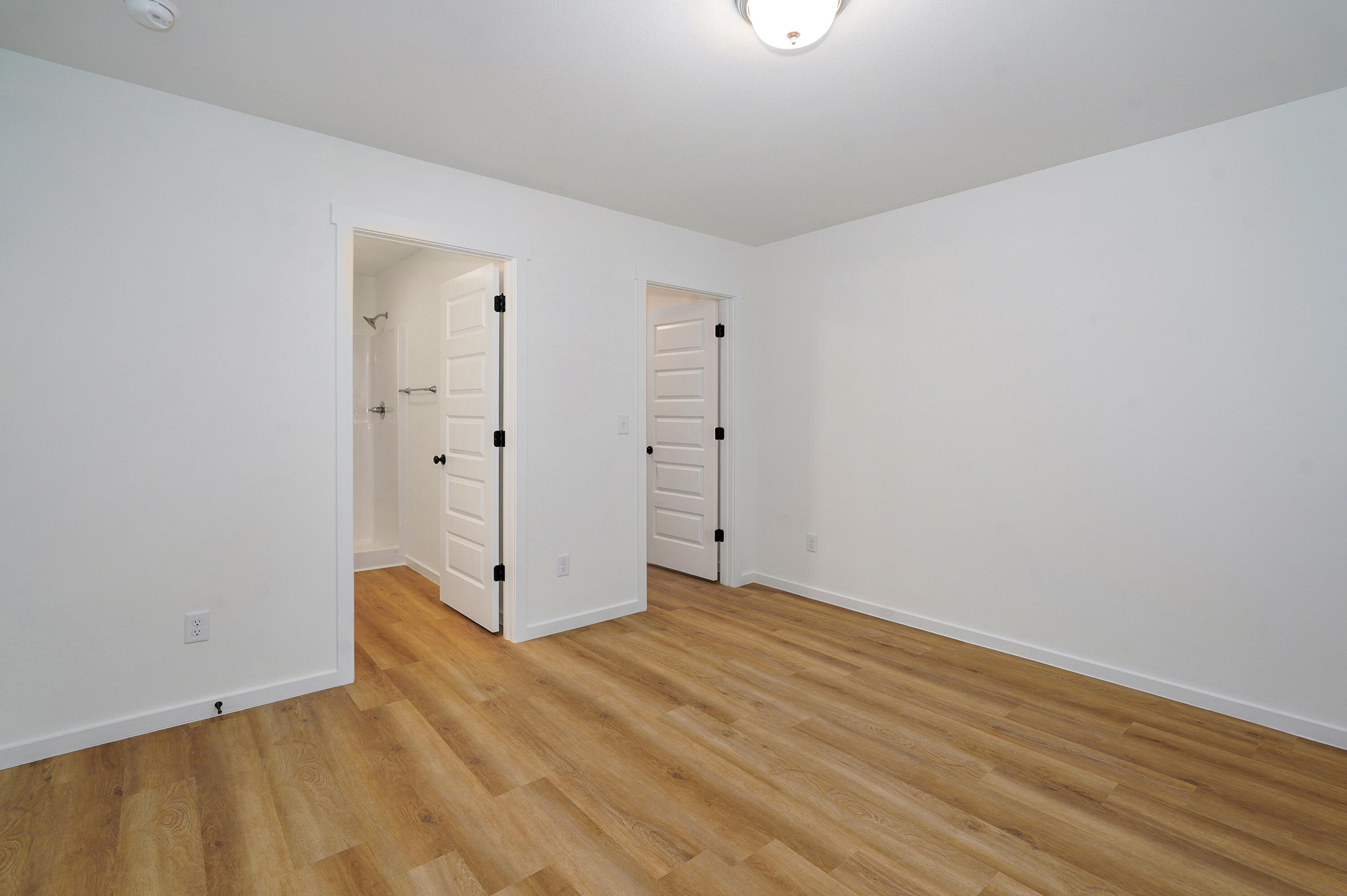 2638 East 4th Street Property Photo 10