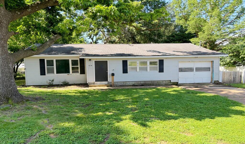 614 East Division Street Property Photo 1
