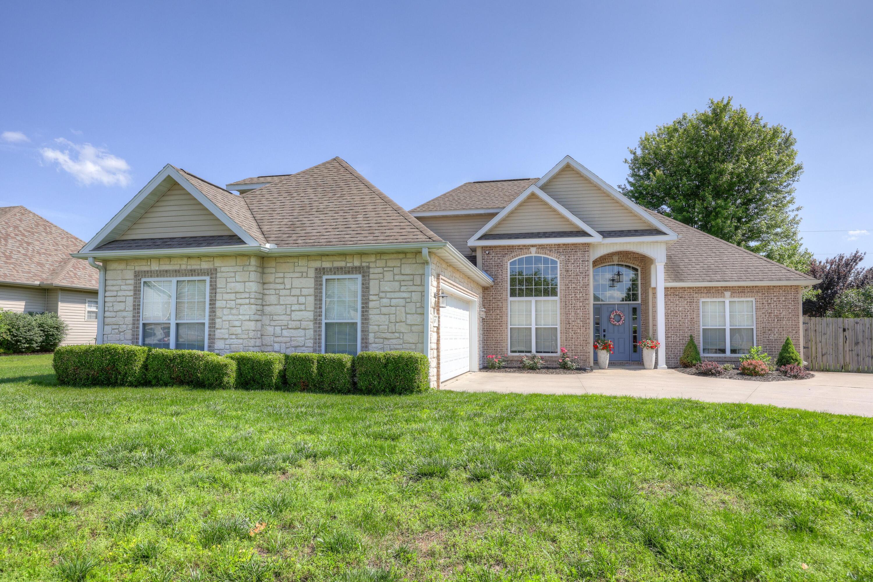 108 Justin Boulevard Property Photo 1