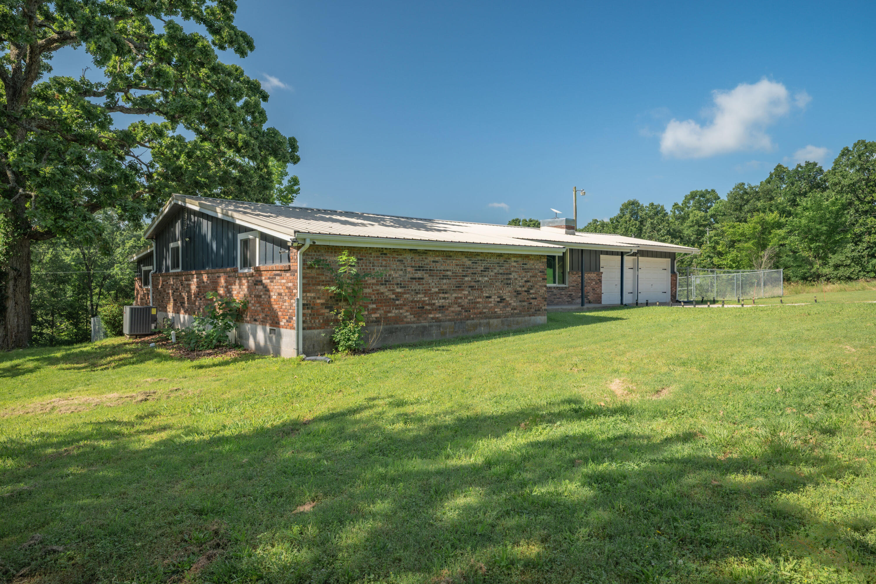 13805 Hickory Drive Property Photo 3