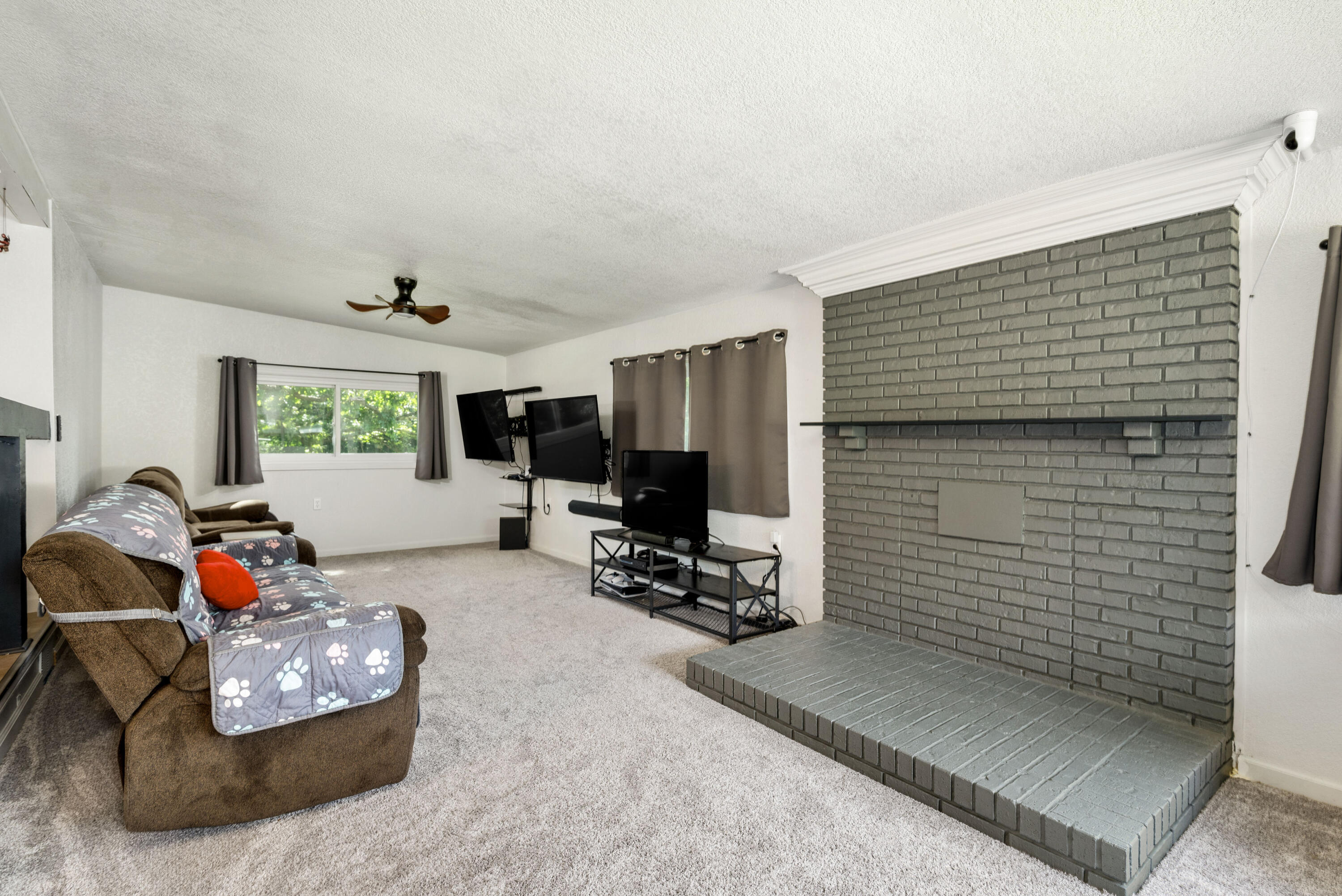 13805 Hickory Drive Property Photo 7