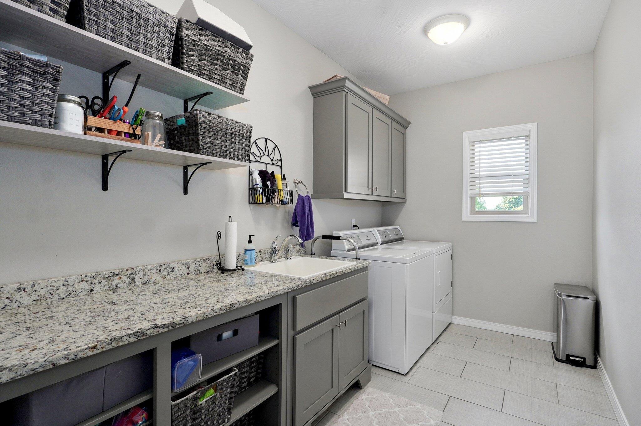 914 West Lorenza Drive Property Photo 35