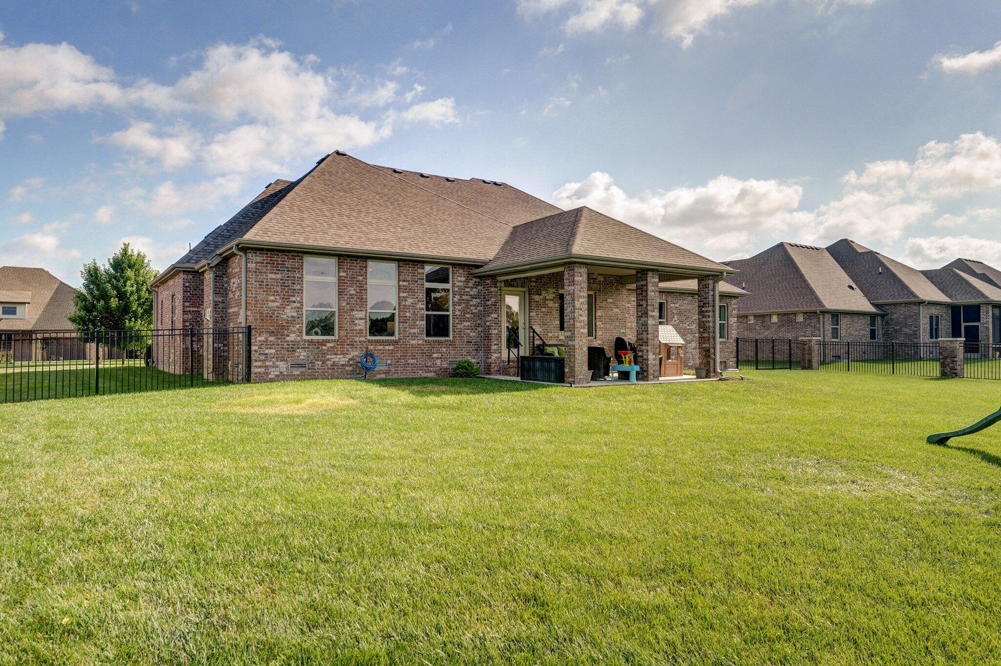 914 West Lorenza Drive Property Photo 40