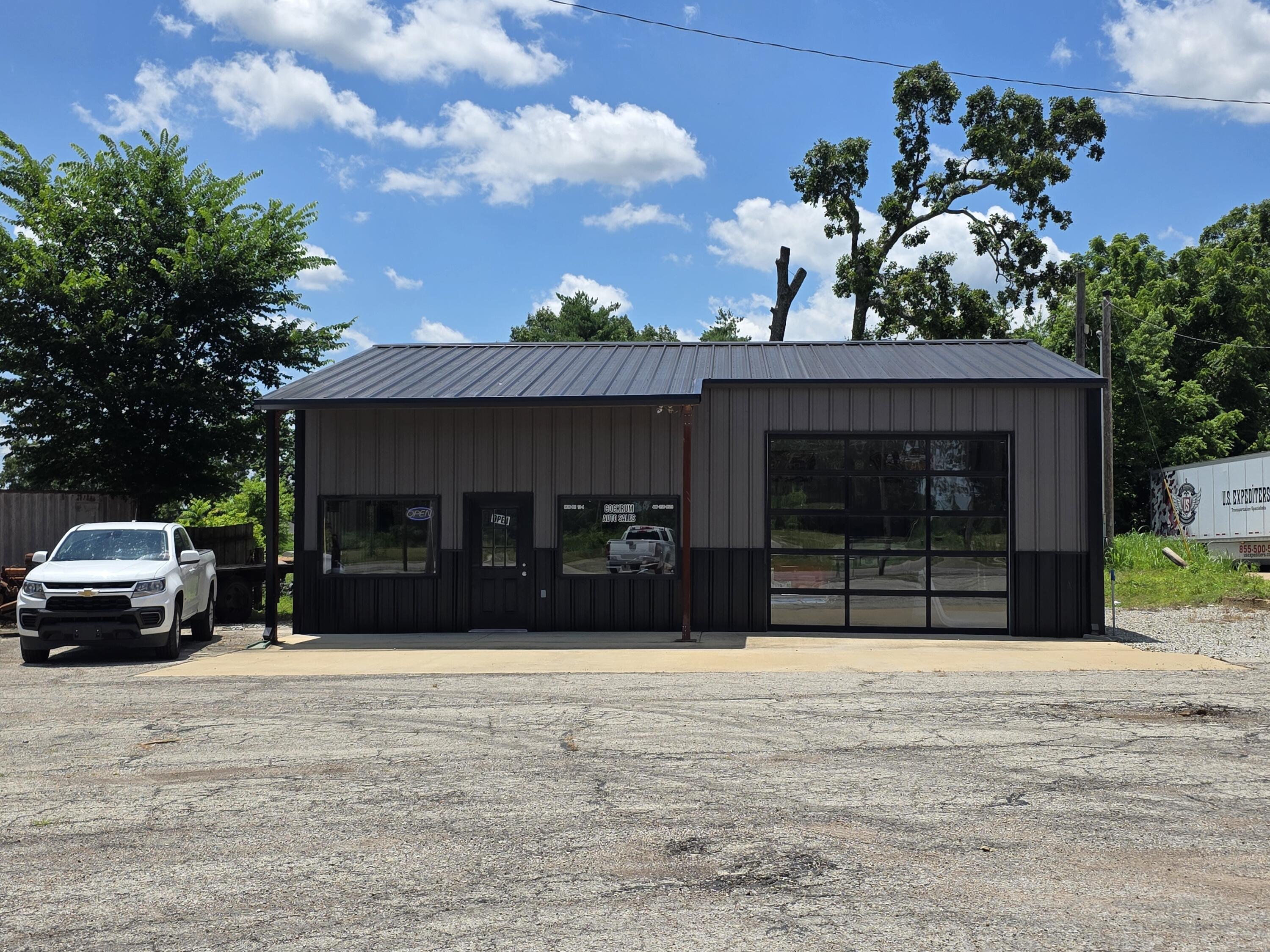 1677 South Us Highway 63 Property Photo 1