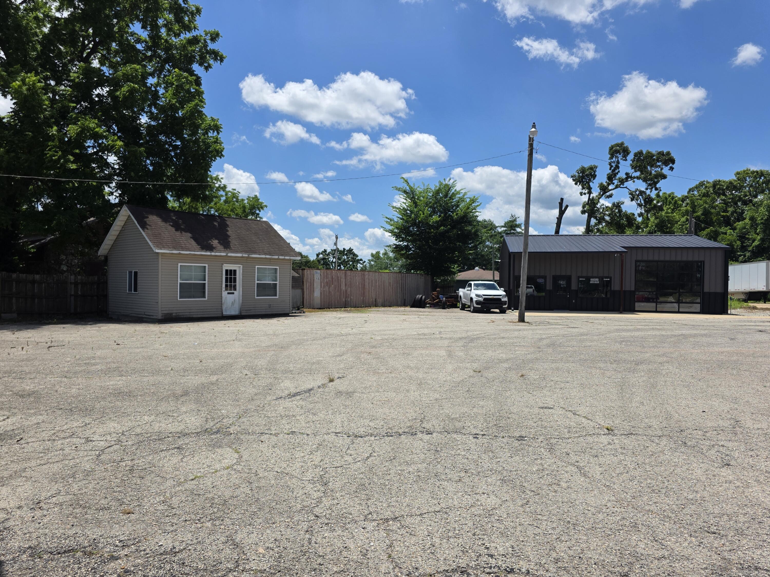 1677 South Us Highway 63 Property Photo 10