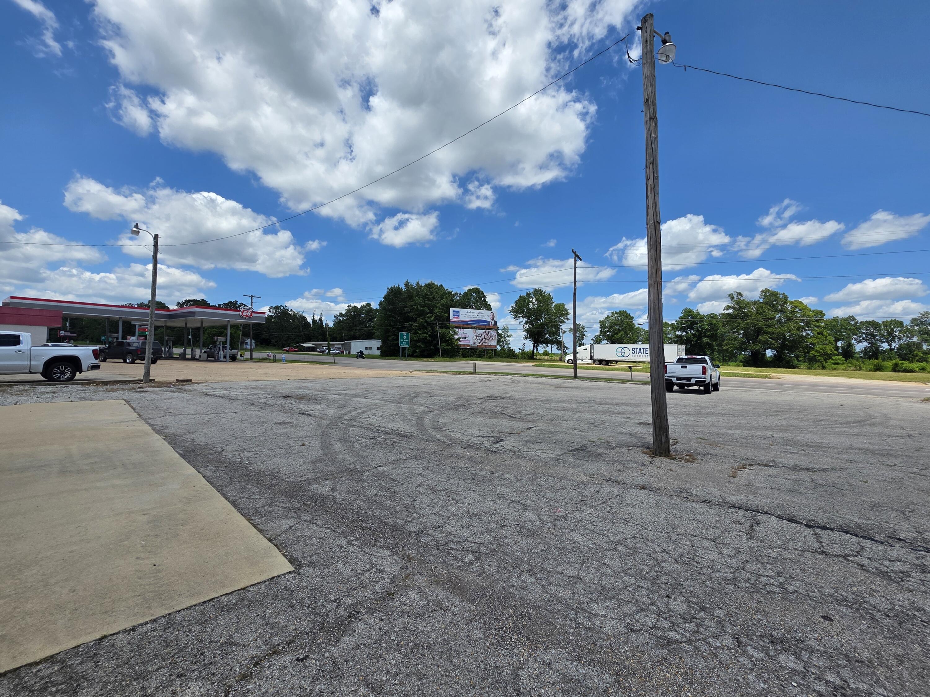 1677 South Us Highway 63 Property Photo 22