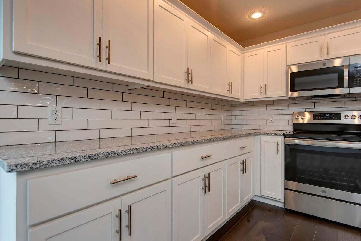 521 Spring Meadow Drive Property Photo 6