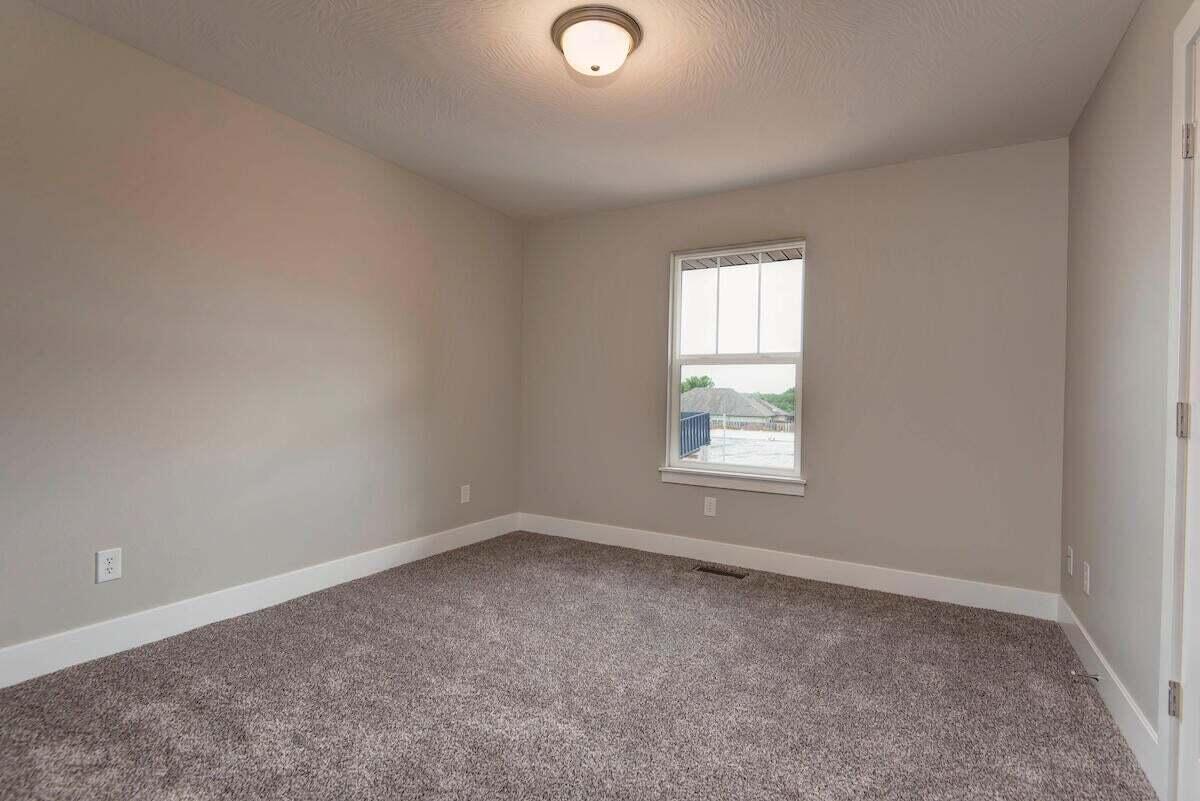 521 Spring Meadow Drive Property Photo 11