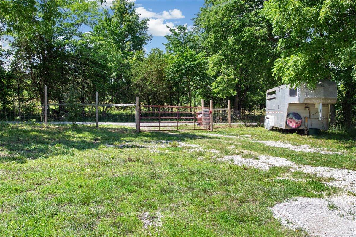 2073 East 515th Road Property Photo 1