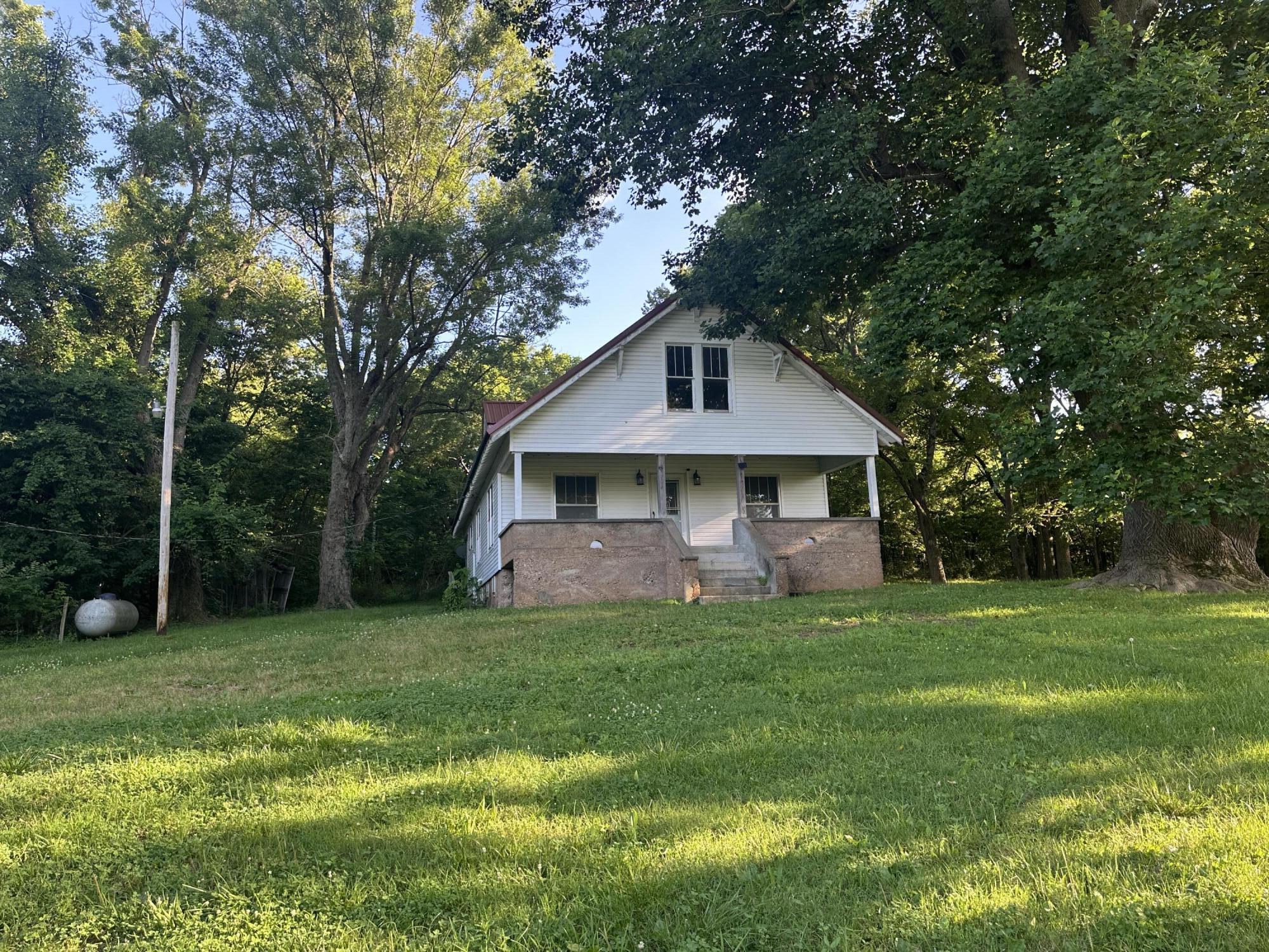 5143 Farm Road 2000 Property Photo 1