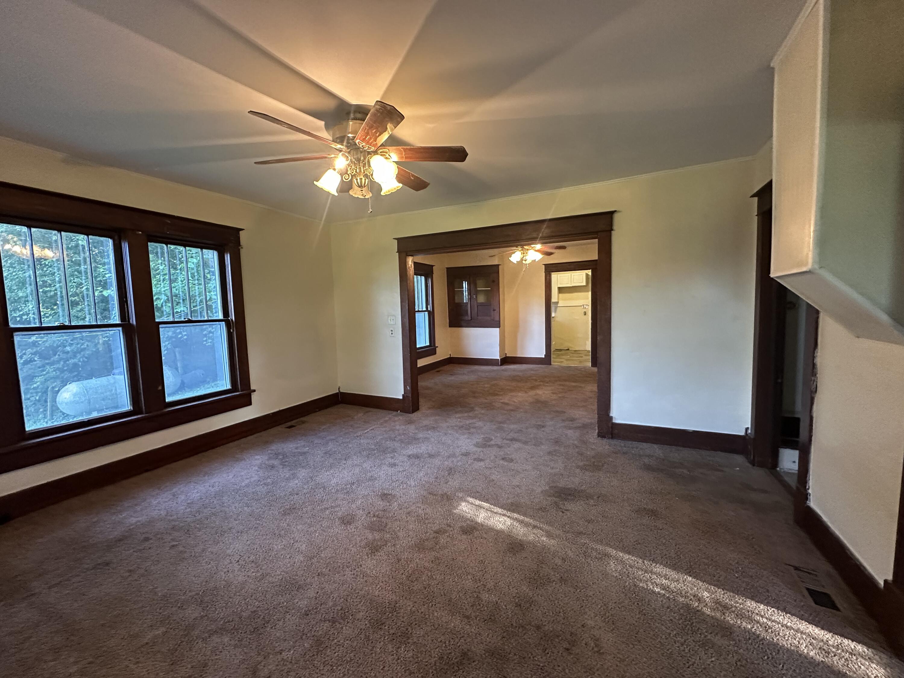 5143 Farm Road 2000 Property Photo 7