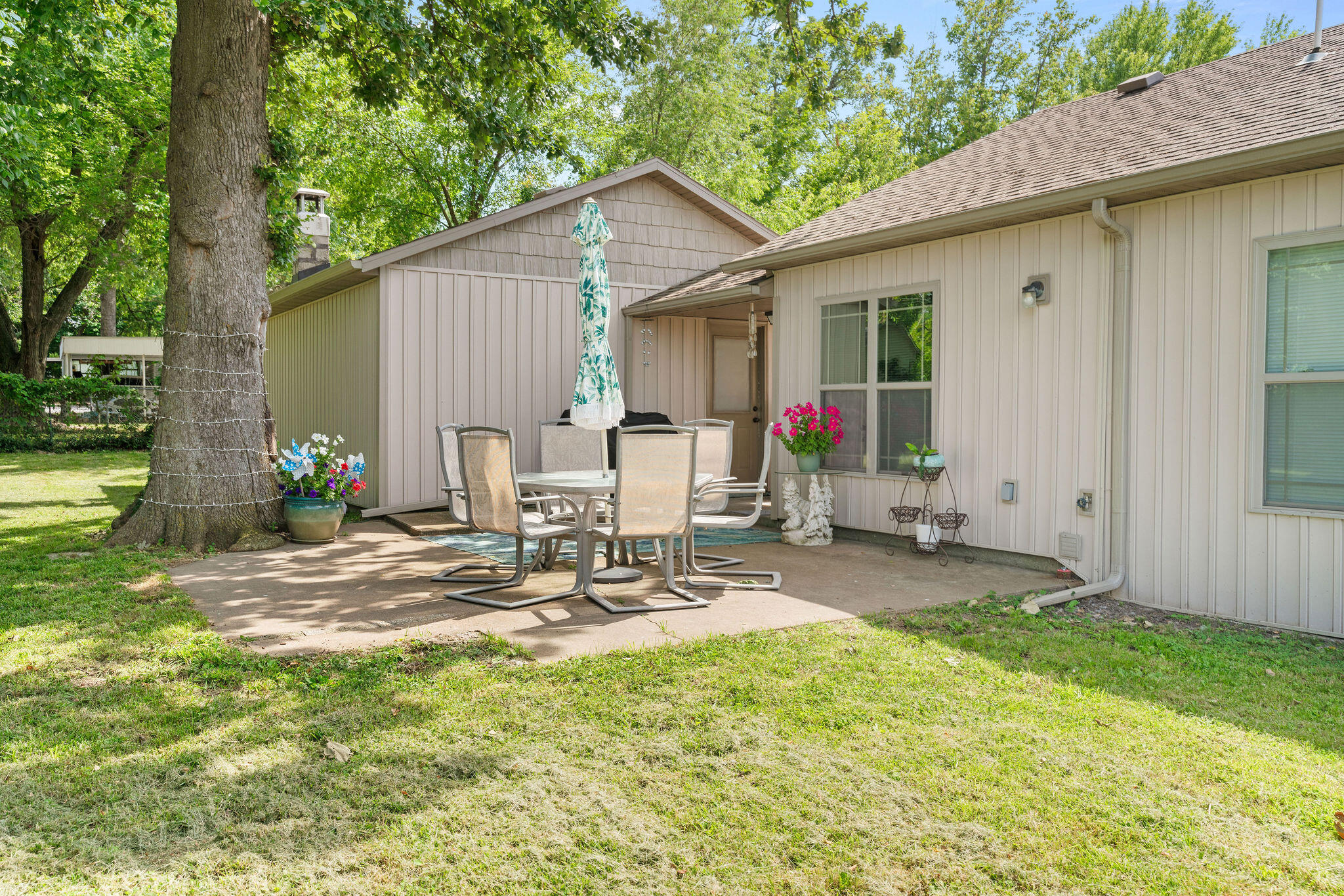 2752 North Fremont Avenue Property Photo 4