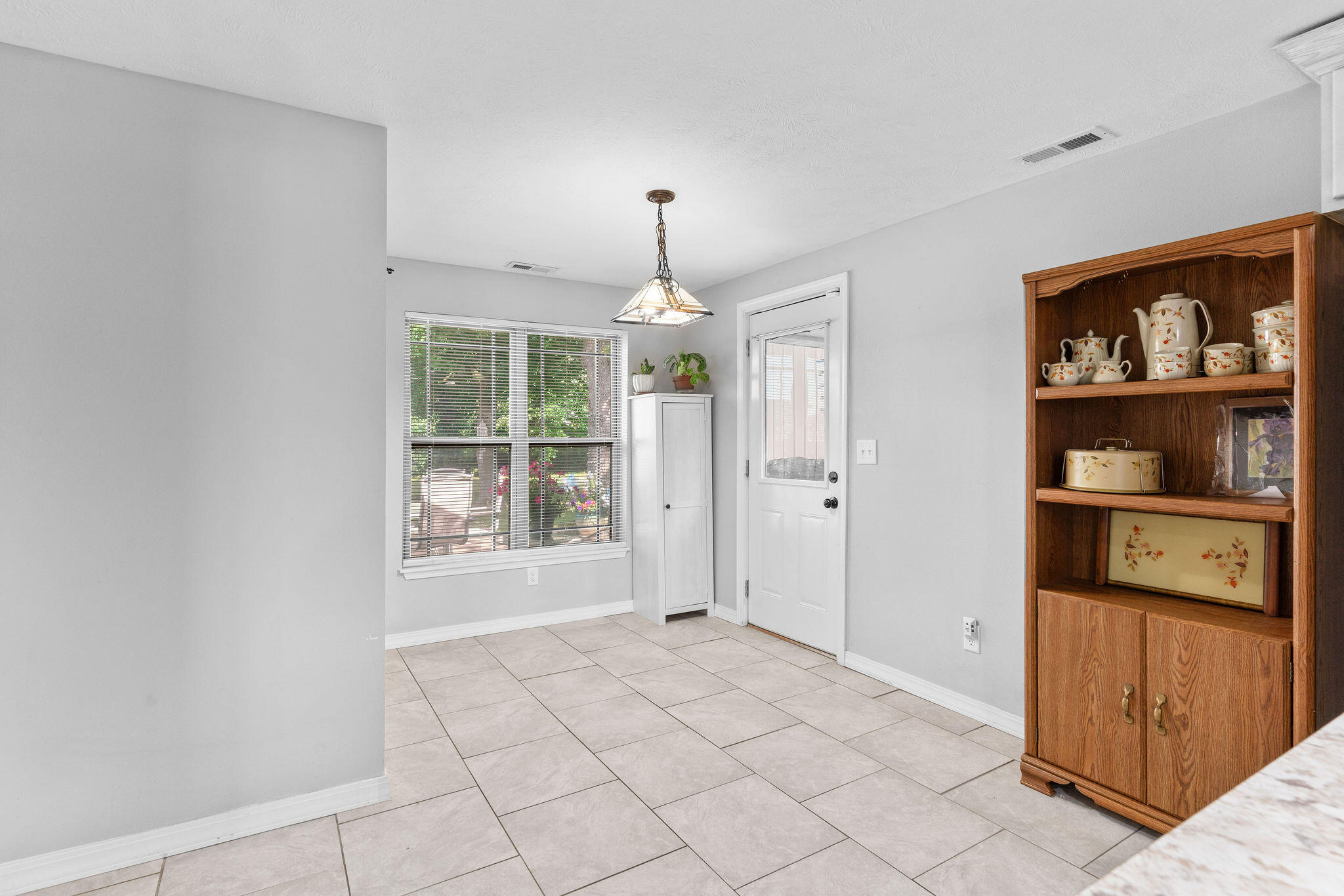 2752 North Fremont Avenue Property Photo 12