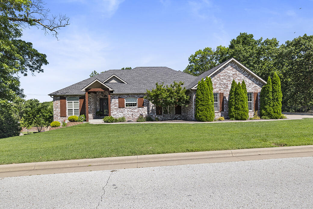 2741 Summit Drive Property Photo 1