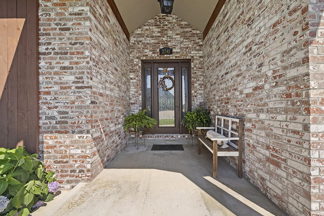 2741 Summit Drive Property Photo 4
