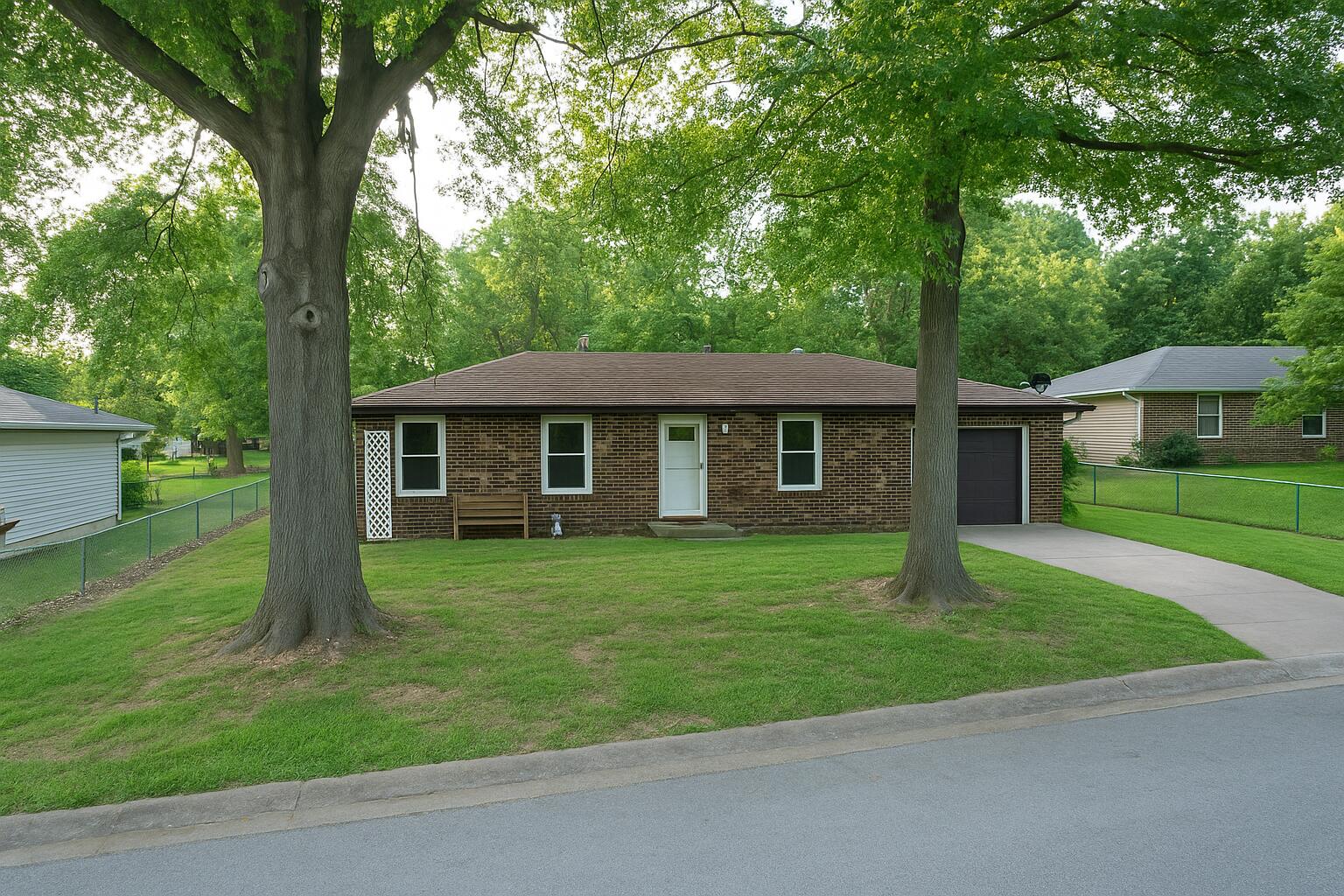 114 South Pinewood Avenue Property Photo 1