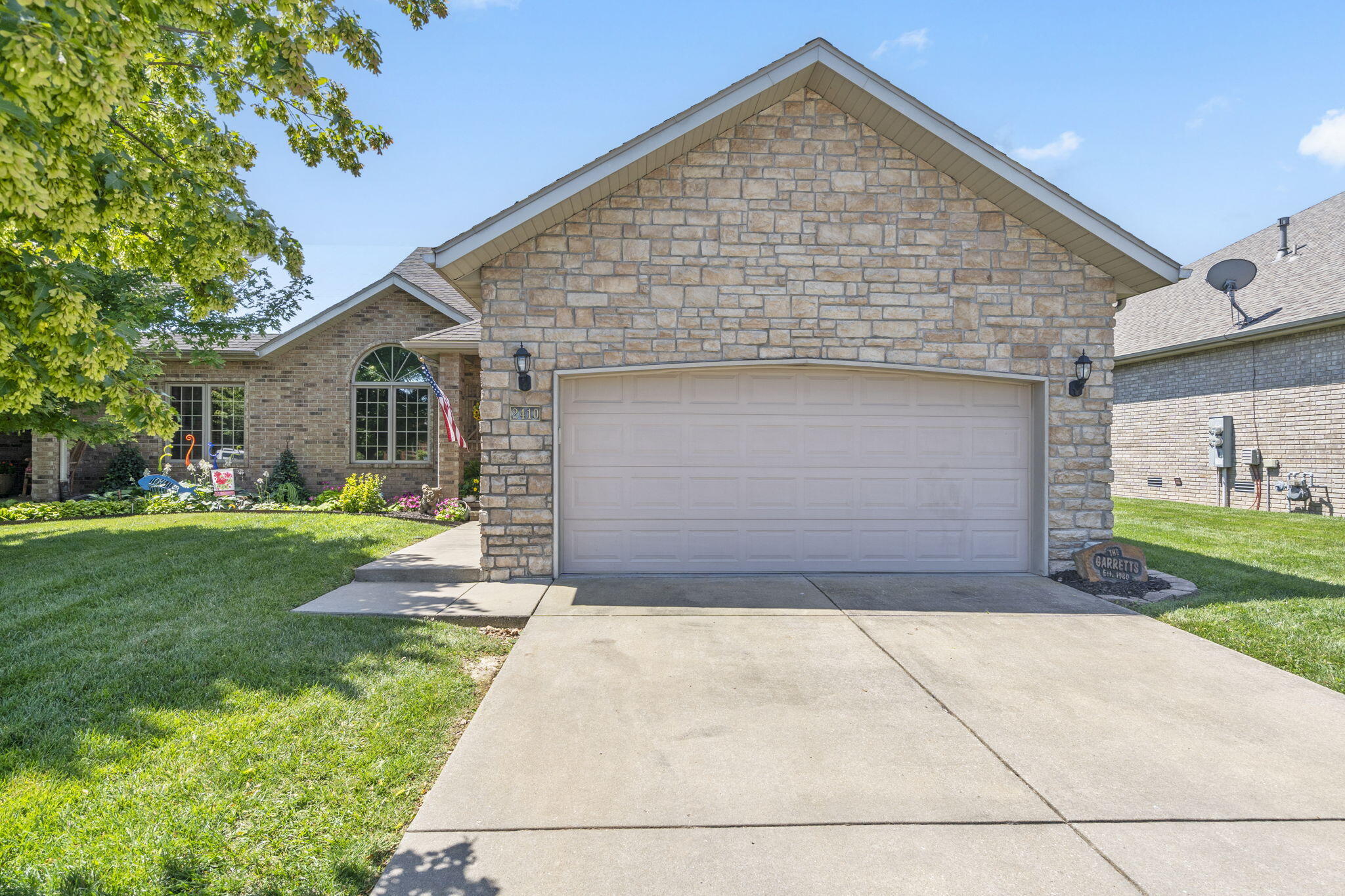 2410 West Deerbrooke Trail Property Photo 1