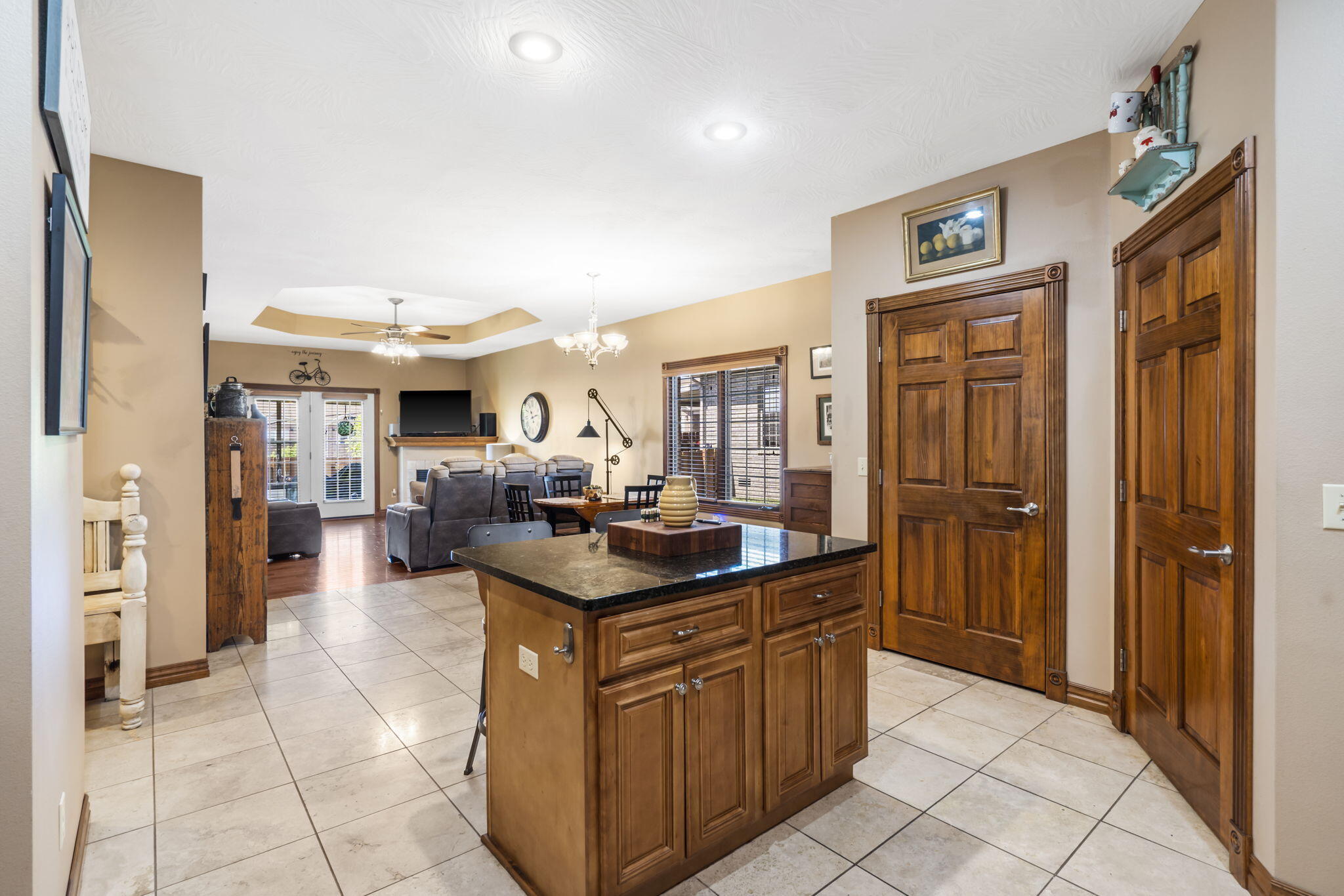 2410 West Deerbrooke Trail Property Photo 7
