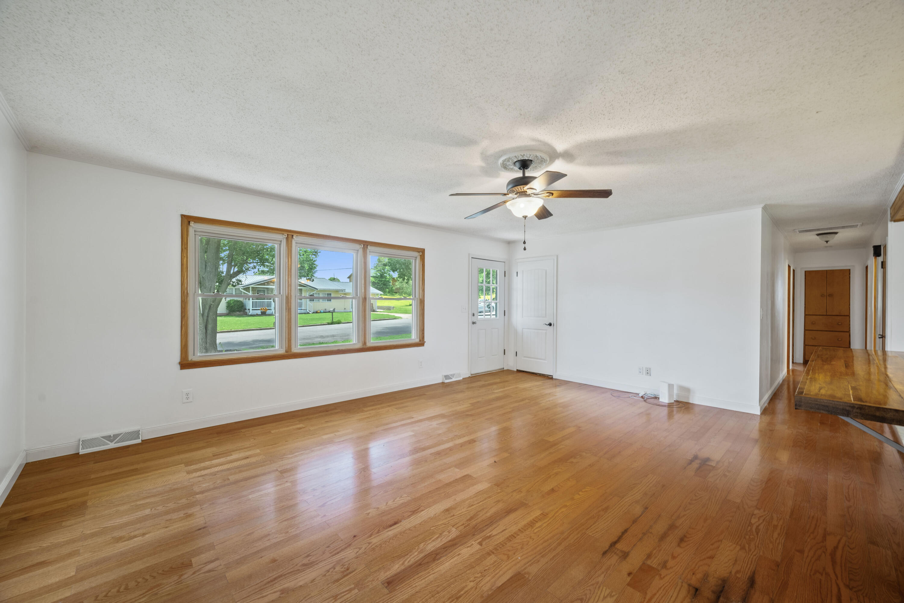 103 North Spring Street Property Photo 4