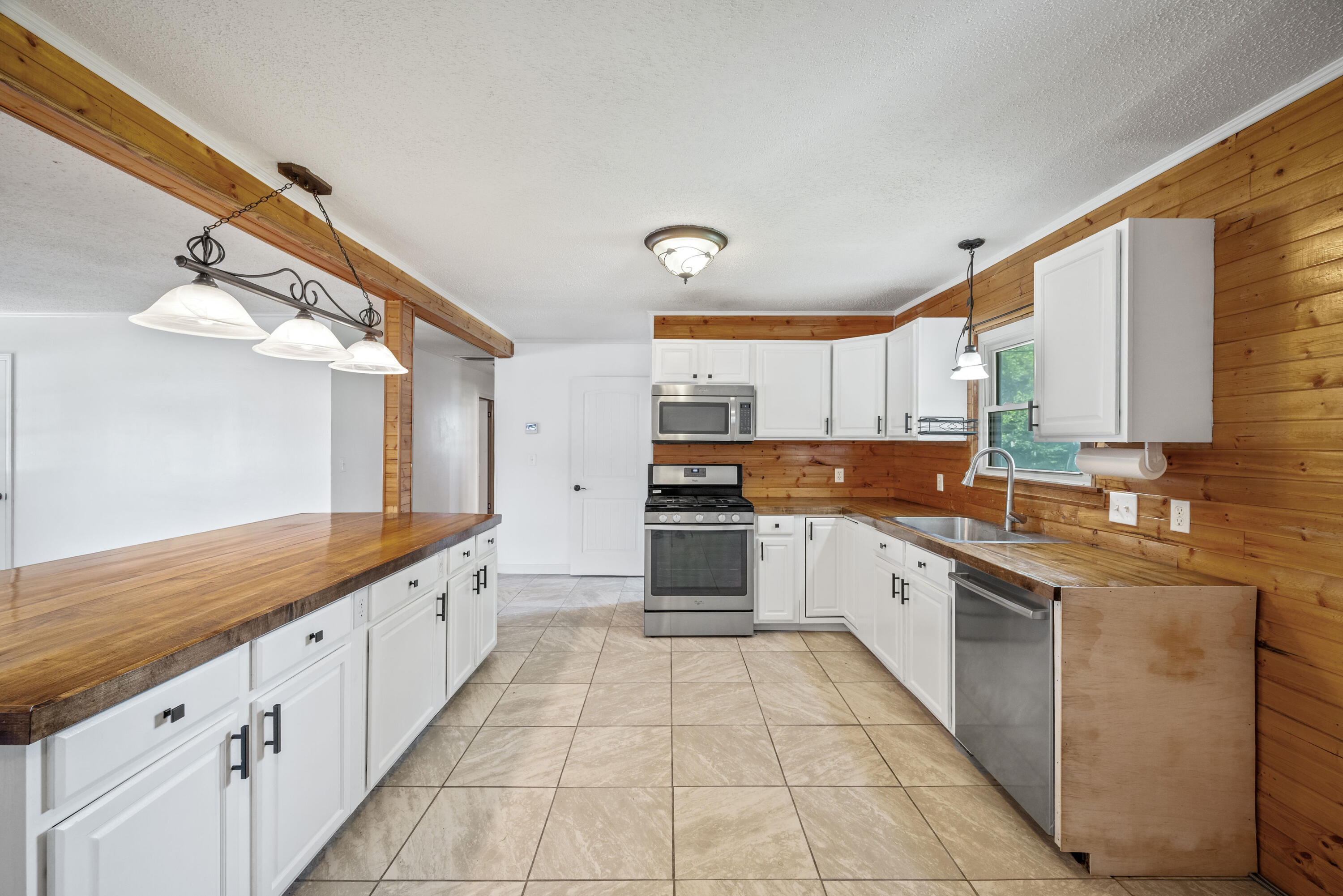 103 North Spring Street Property Photo 8