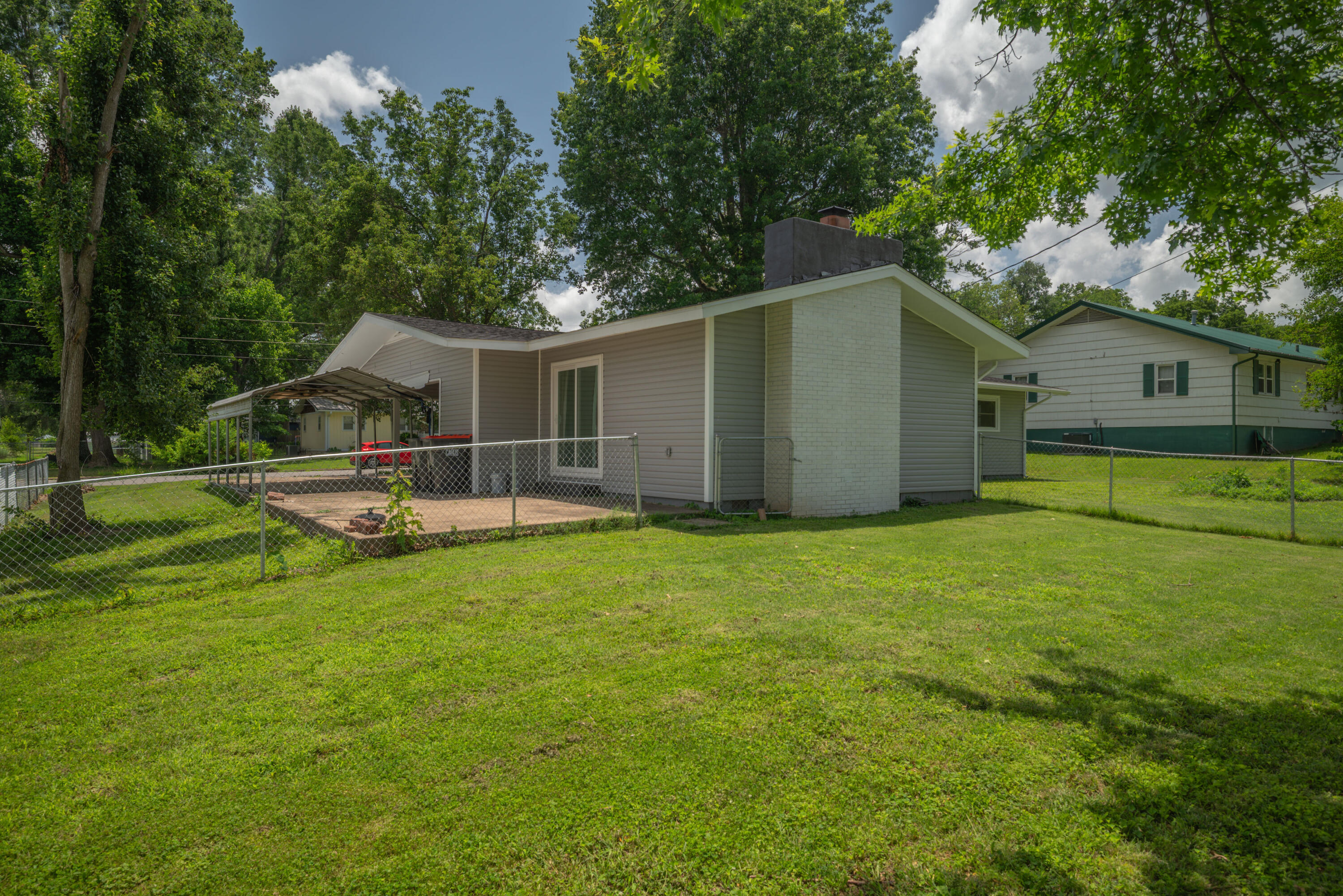 103 North Spring Street Property Photo 27