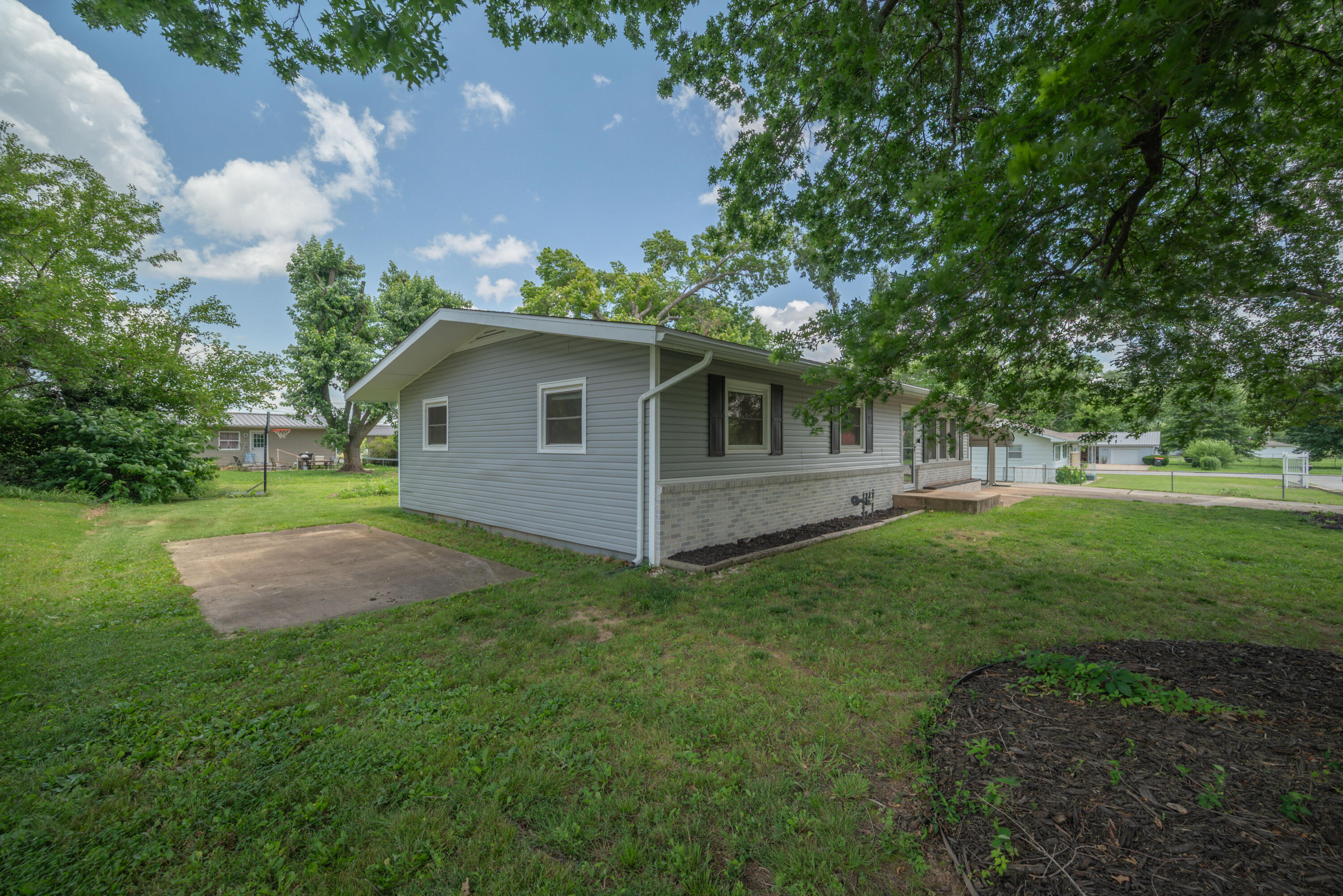 103 North Spring Street Property Photo 28