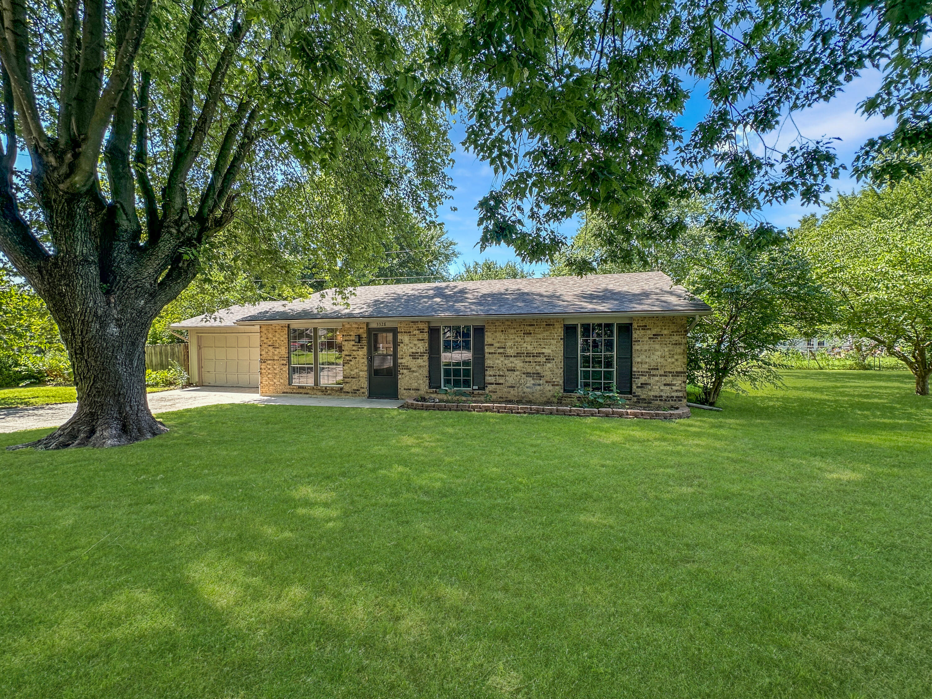 3328 West Winchester Road Property Photo 1
