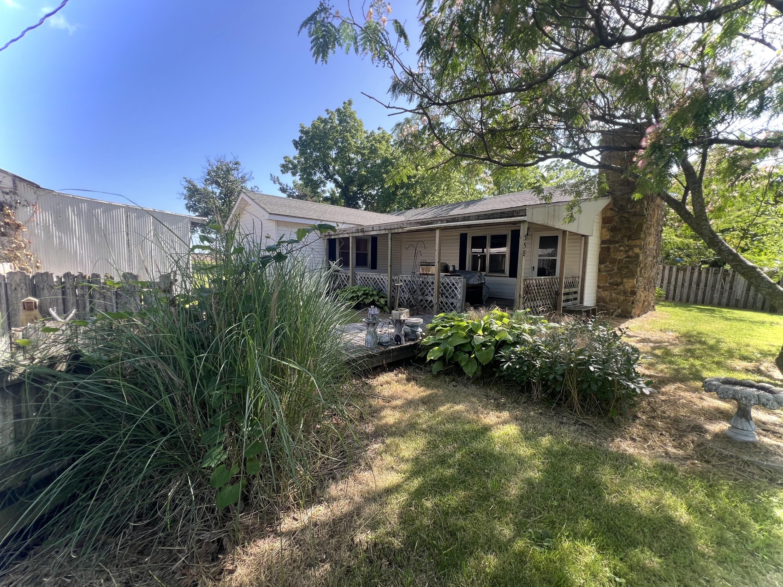 558 West Ragsdale Street Property Photo 2