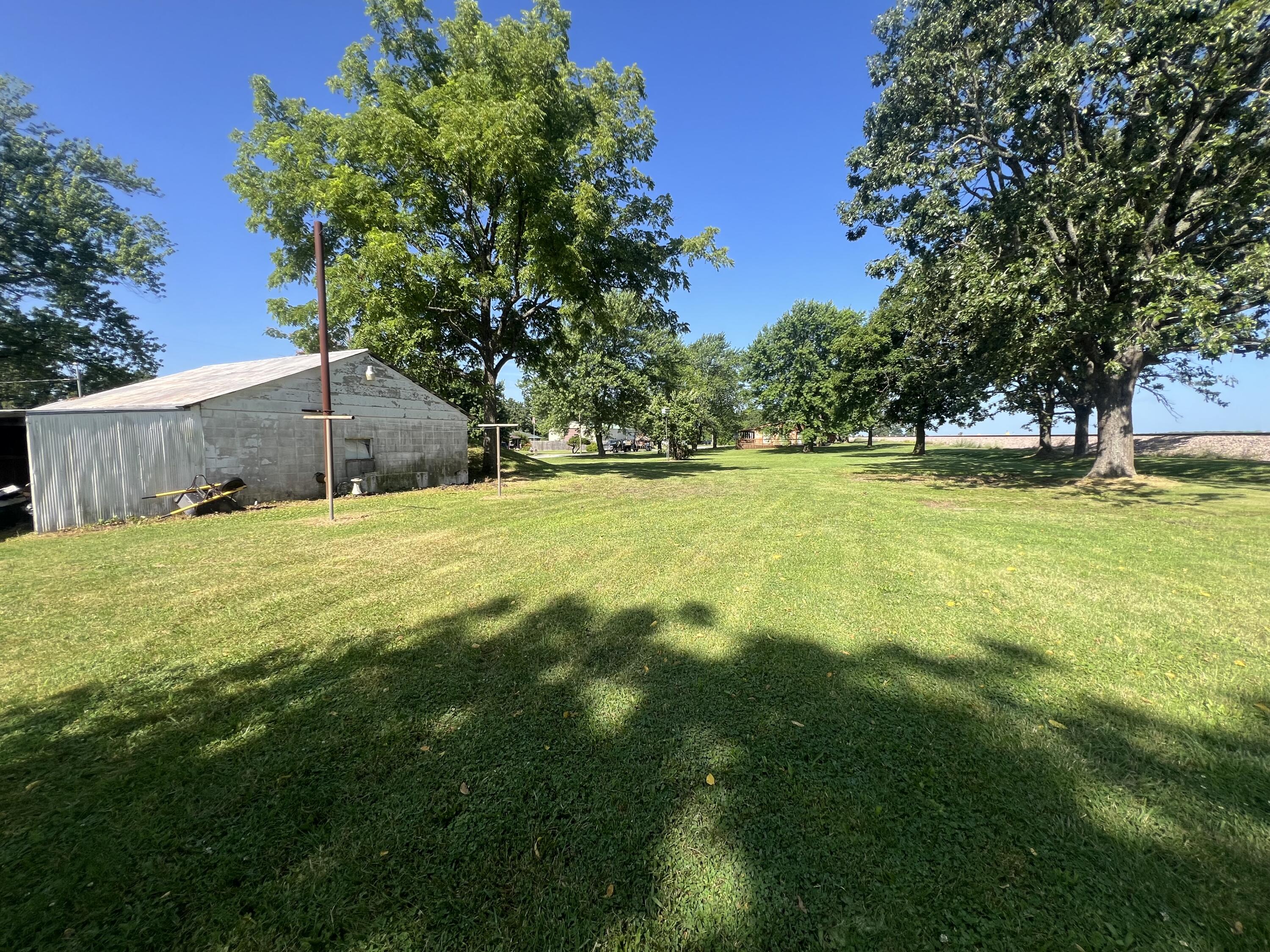 558 West Ragsdale Street Property Photo 7