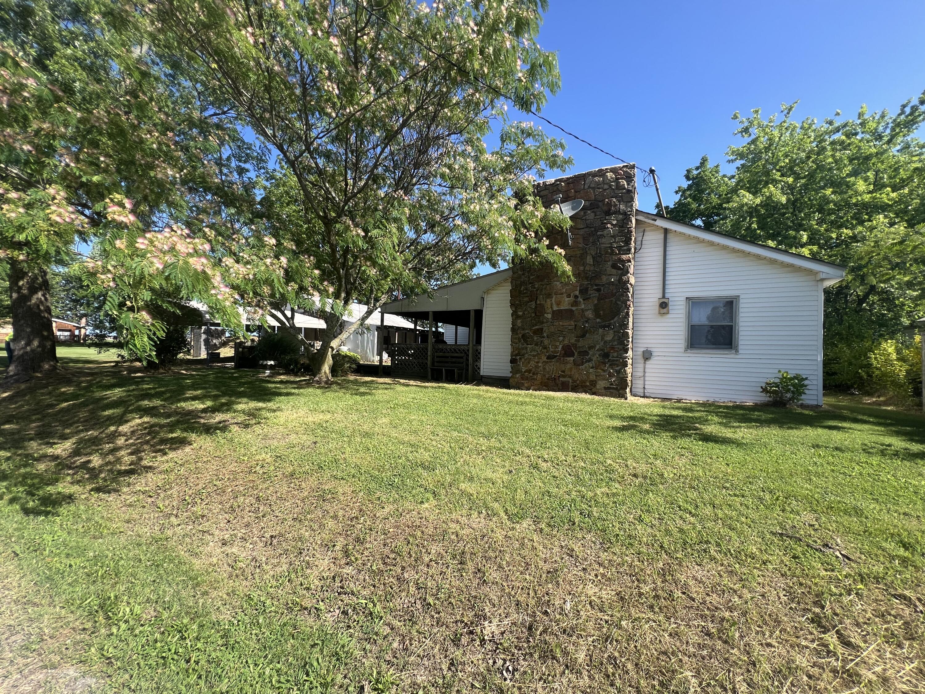 558 West Ragsdale Street Property Photo 8