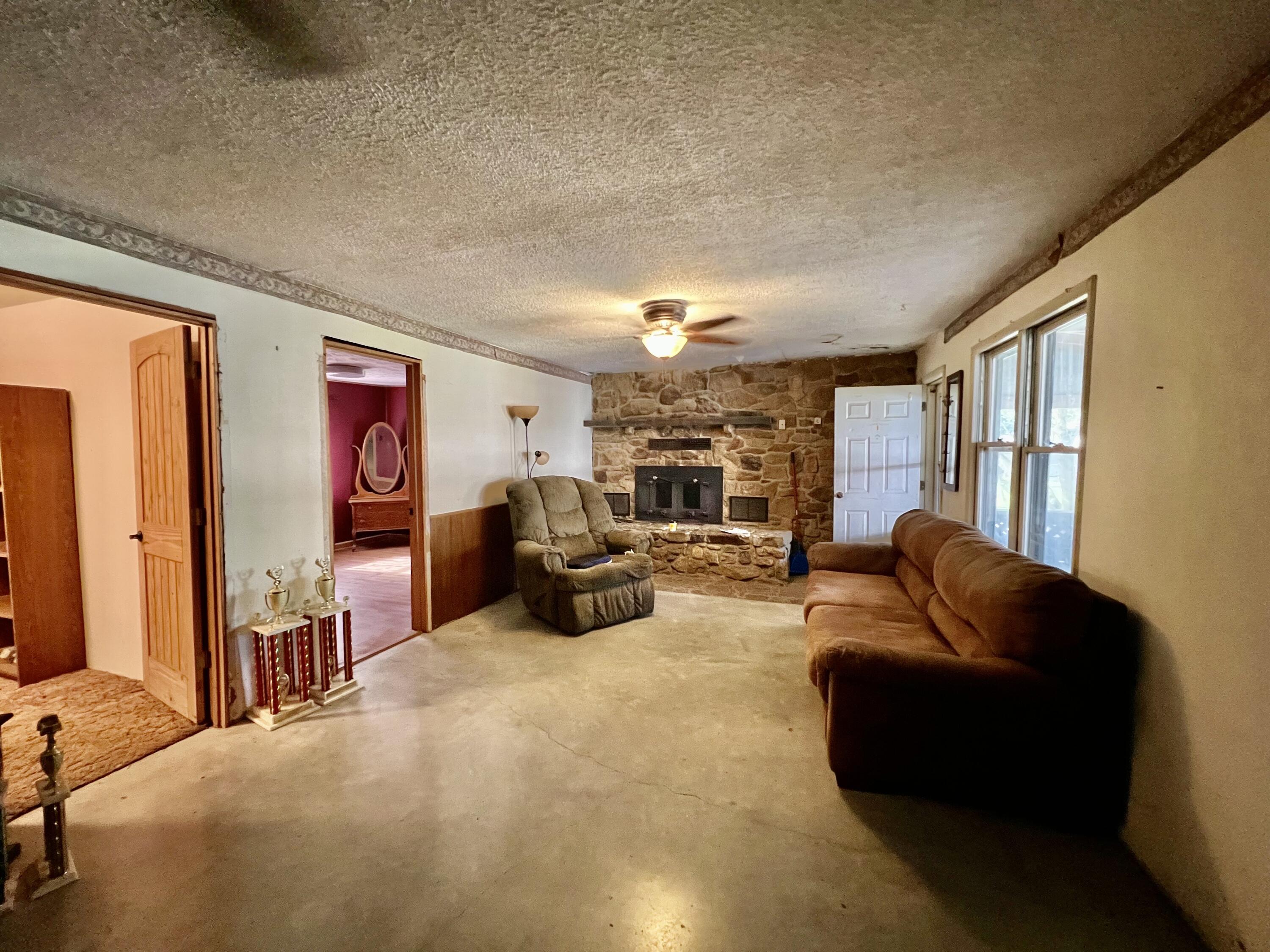 558 West Ragsdale Street Property Photo 9