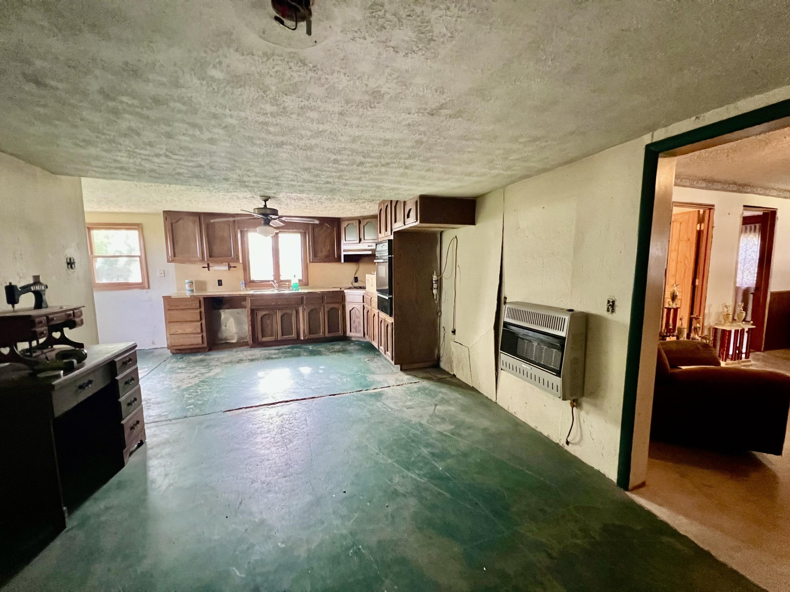558 West Ragsdale Street Property Photo 10