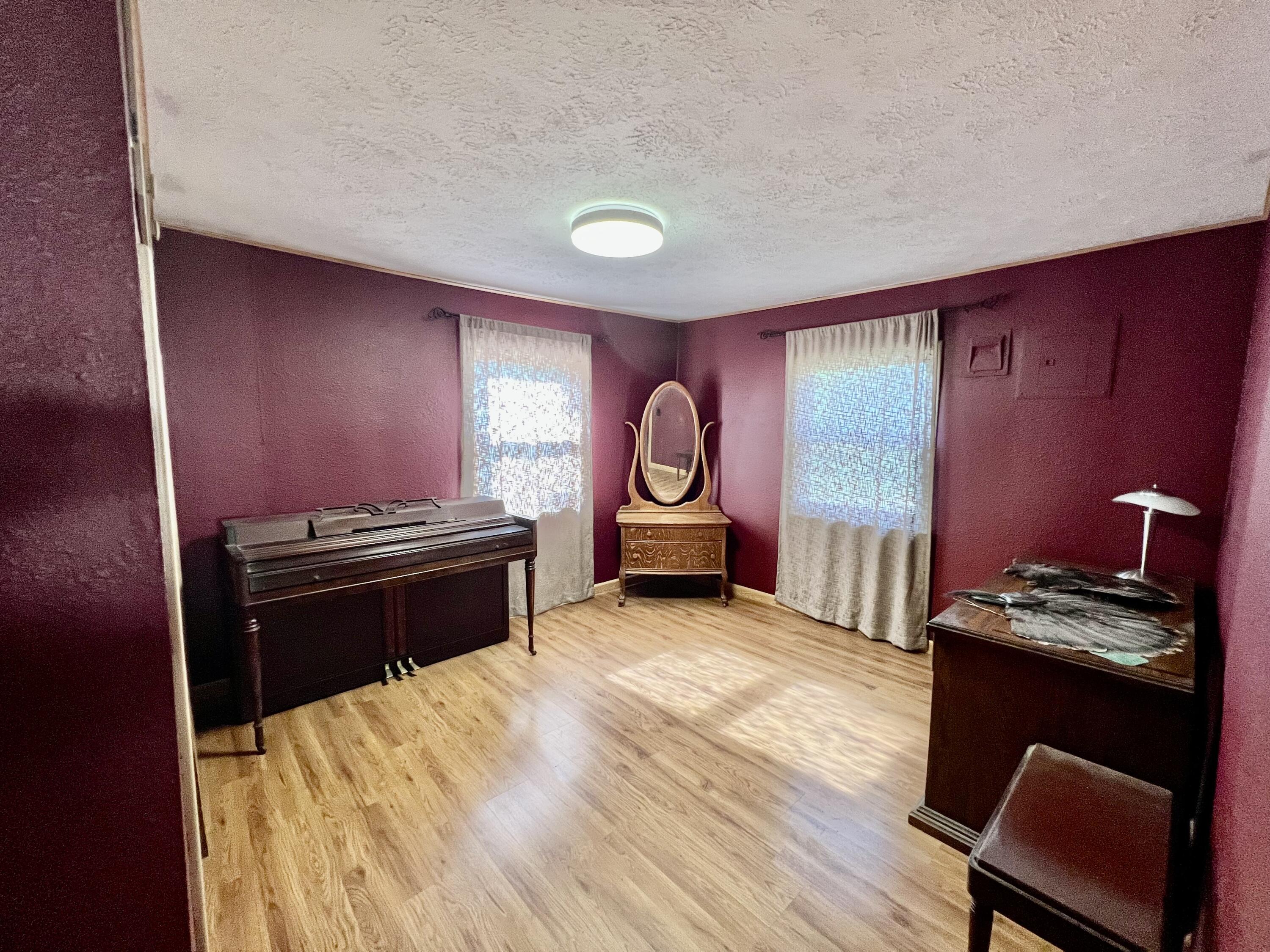558 West Ragsdale Street Property Photo 14