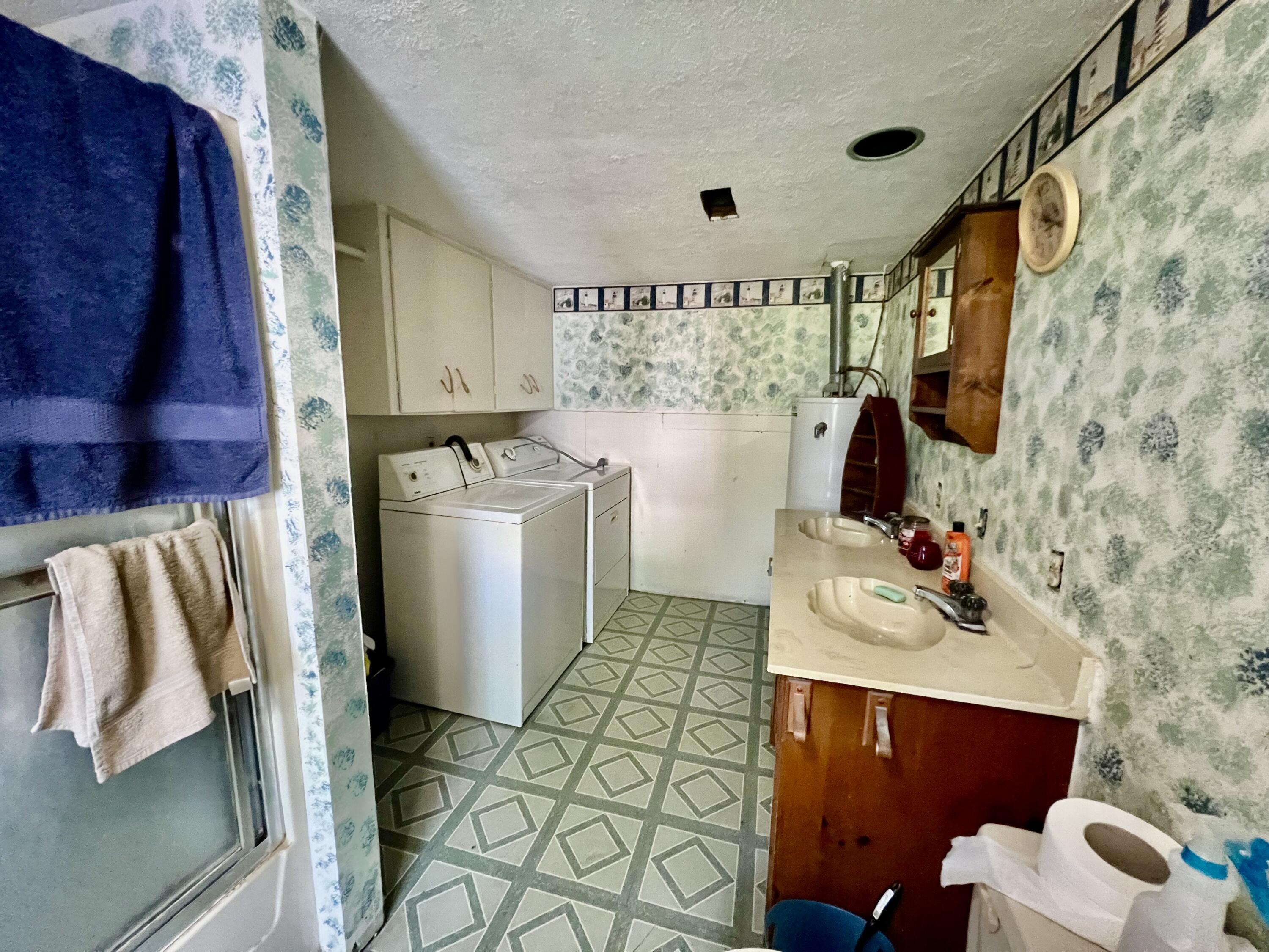 558 West Ragsdale Street Property Photo 17