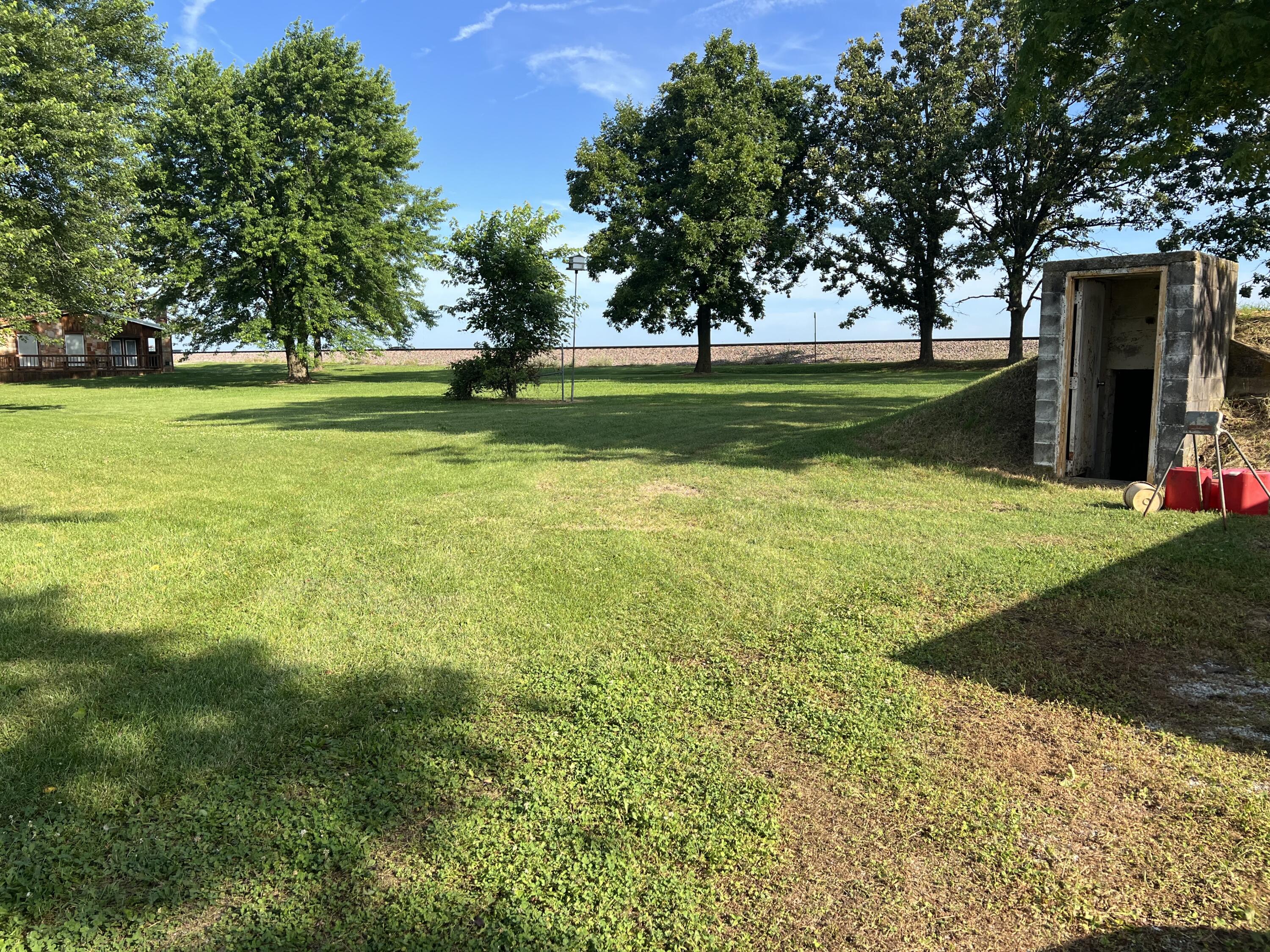 558 West Ragsdale Street Property Photo 18