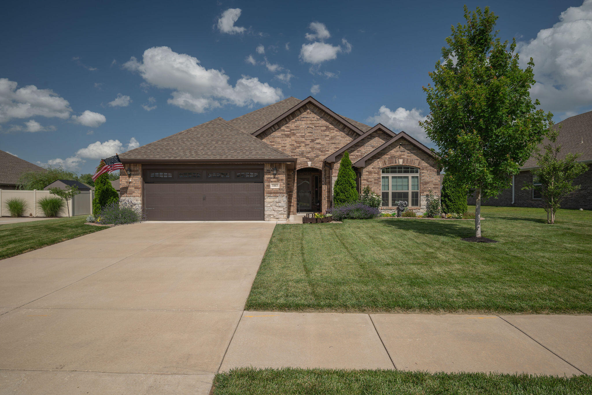1003 Lakeview Drive