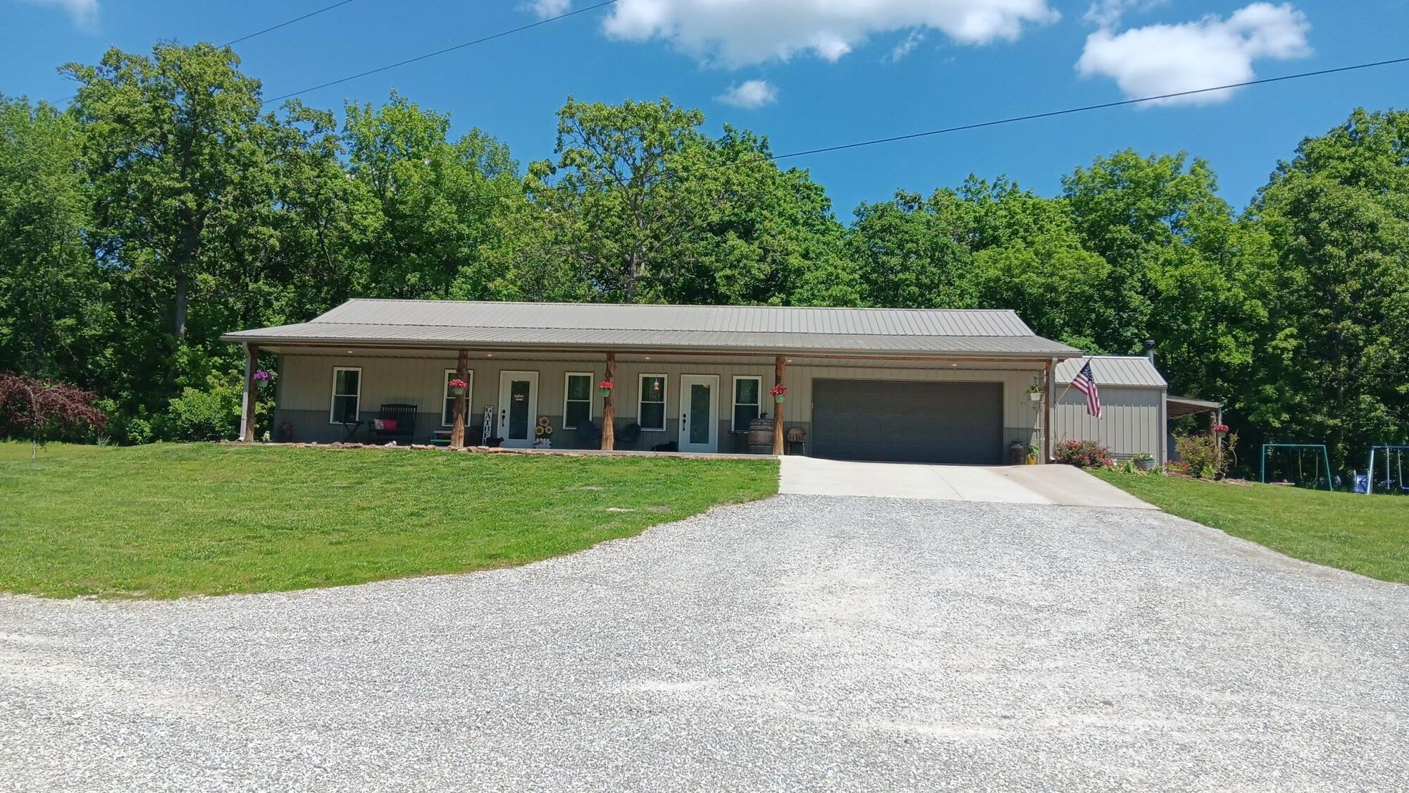 602 Southeast 400 Road Property Photo 1